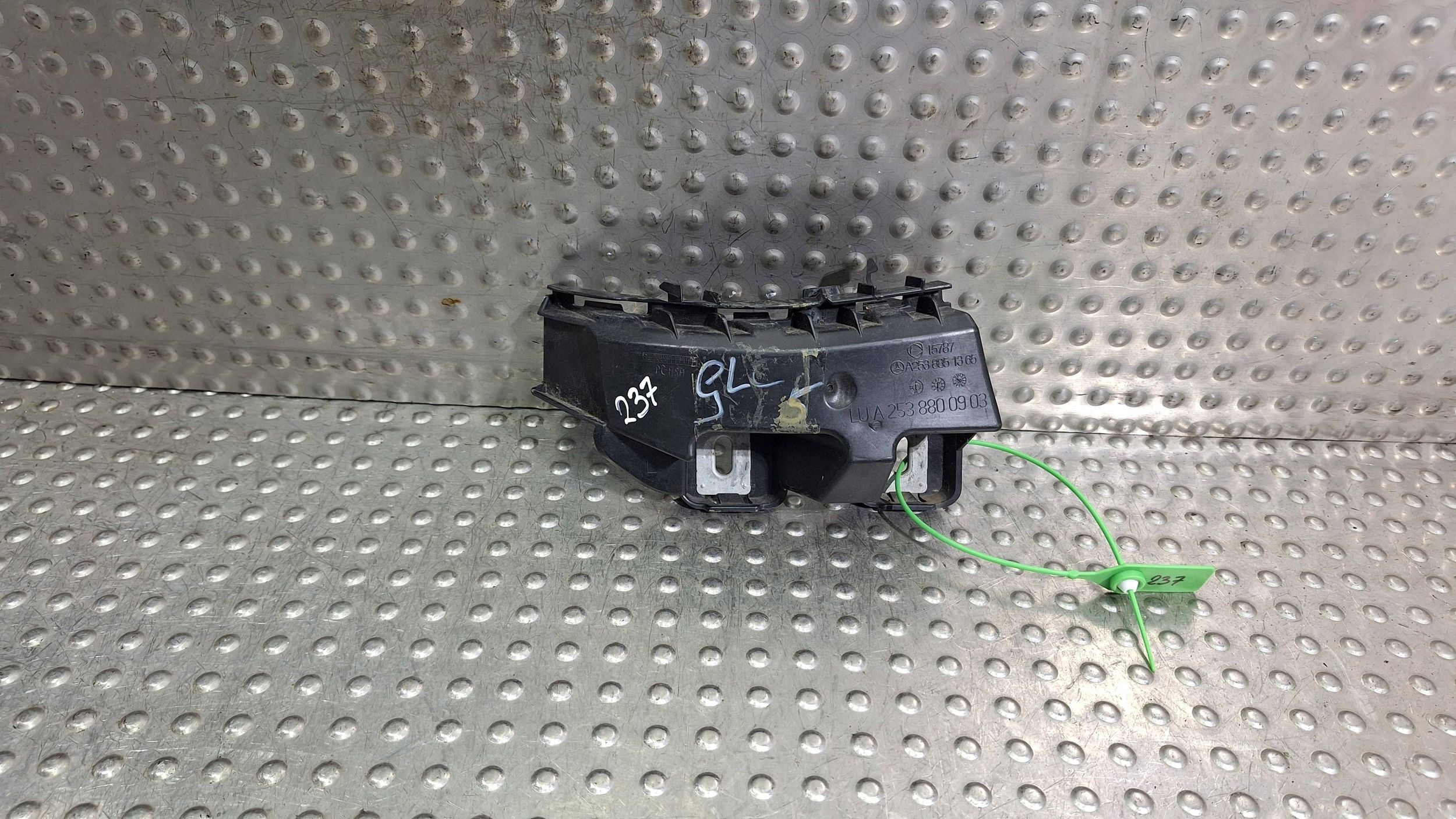 bumper bracket left rear part A2538800903 MERCEDES GLC W253