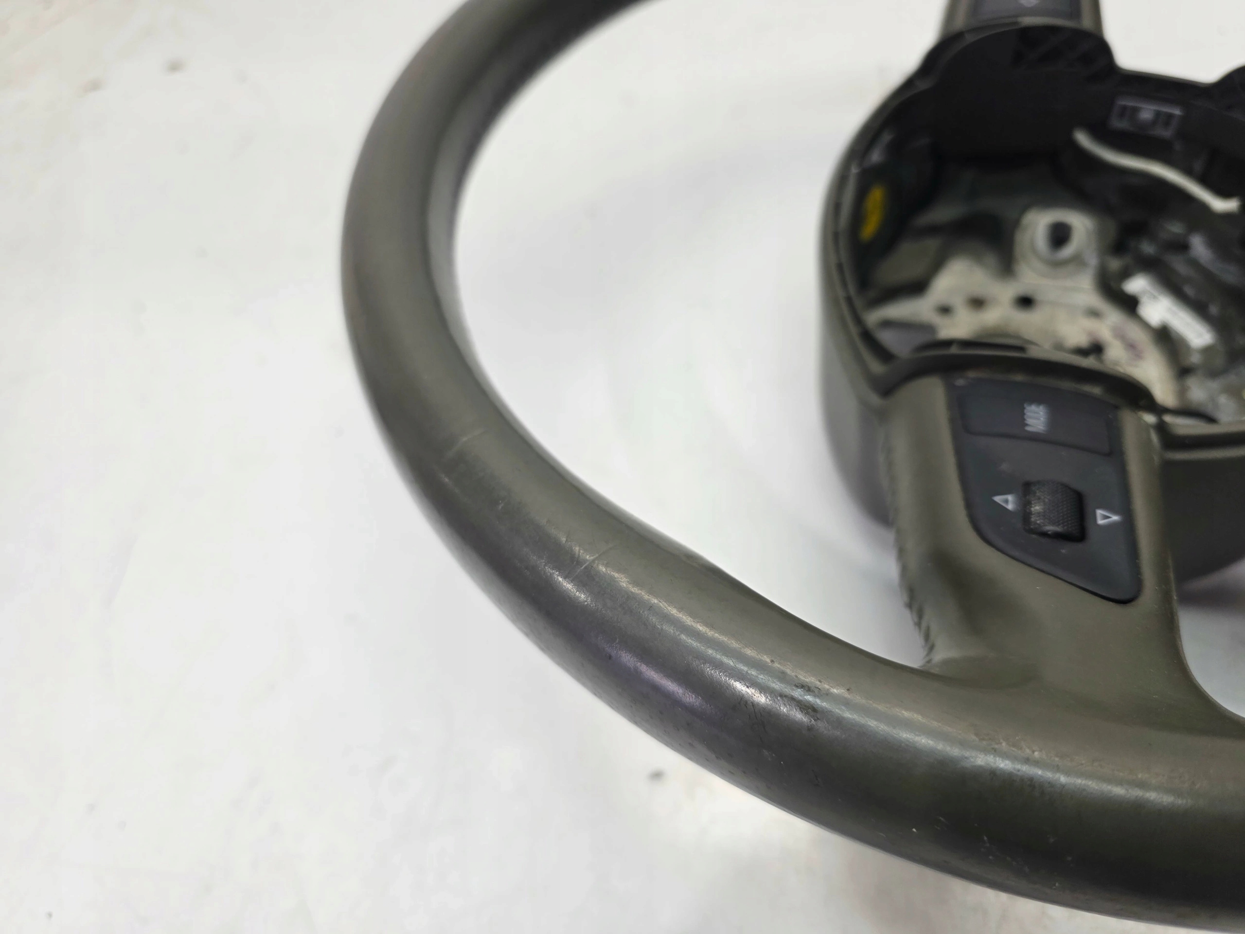 руль кожа Audi A6 C6 Q7 4L 4F0419091BB N60 комплект