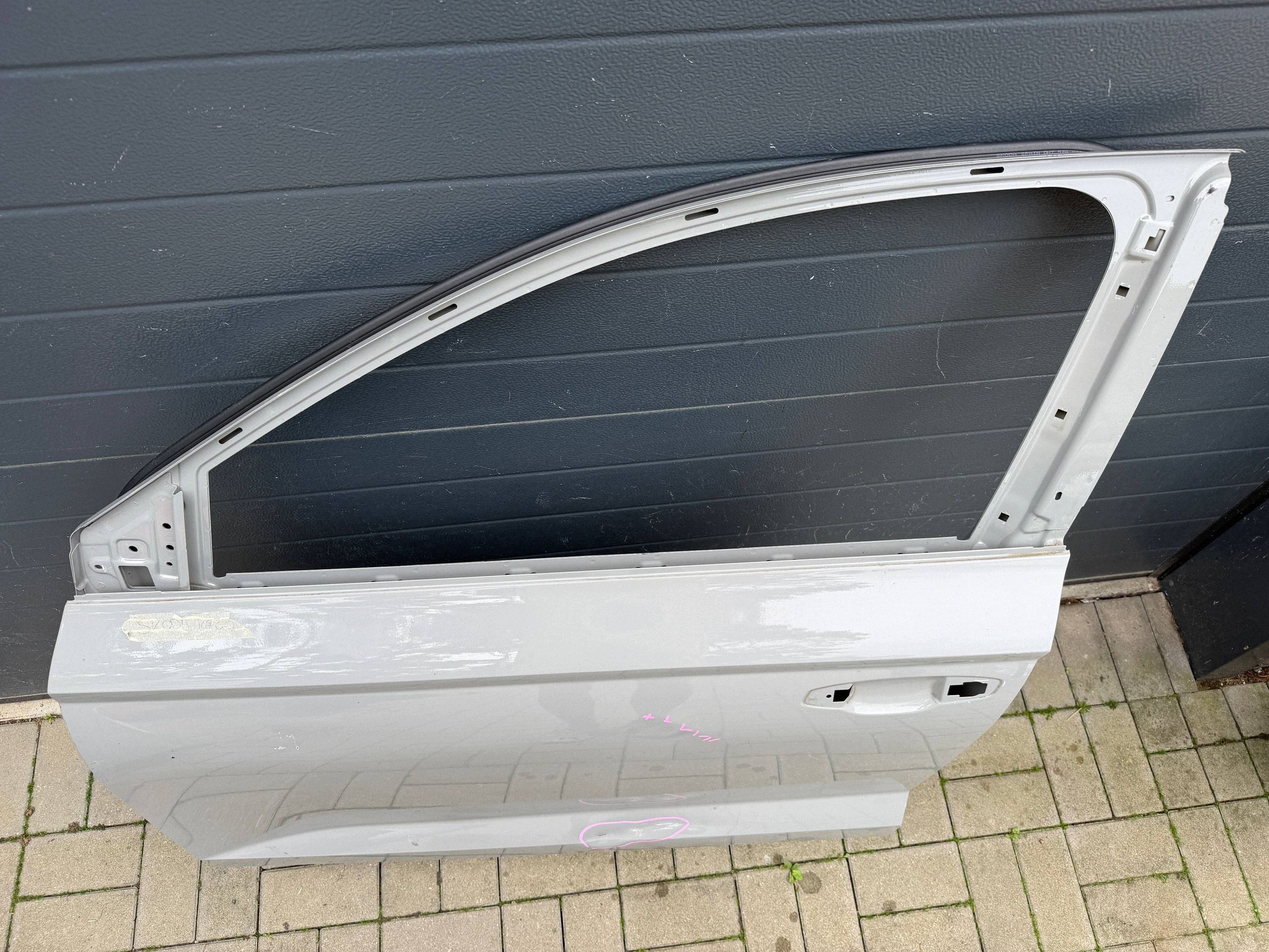 Skoda Karoq 575 16- door left front front
