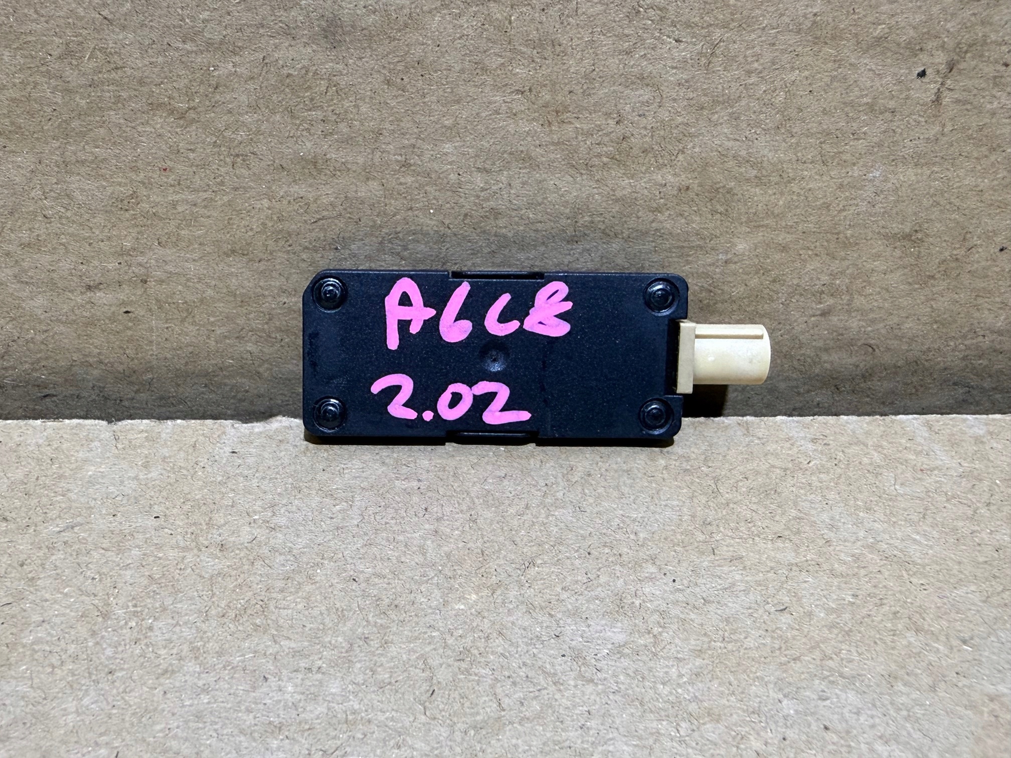 AUDI A6 C8 erösítö modul ANTENOWY 4N0035500