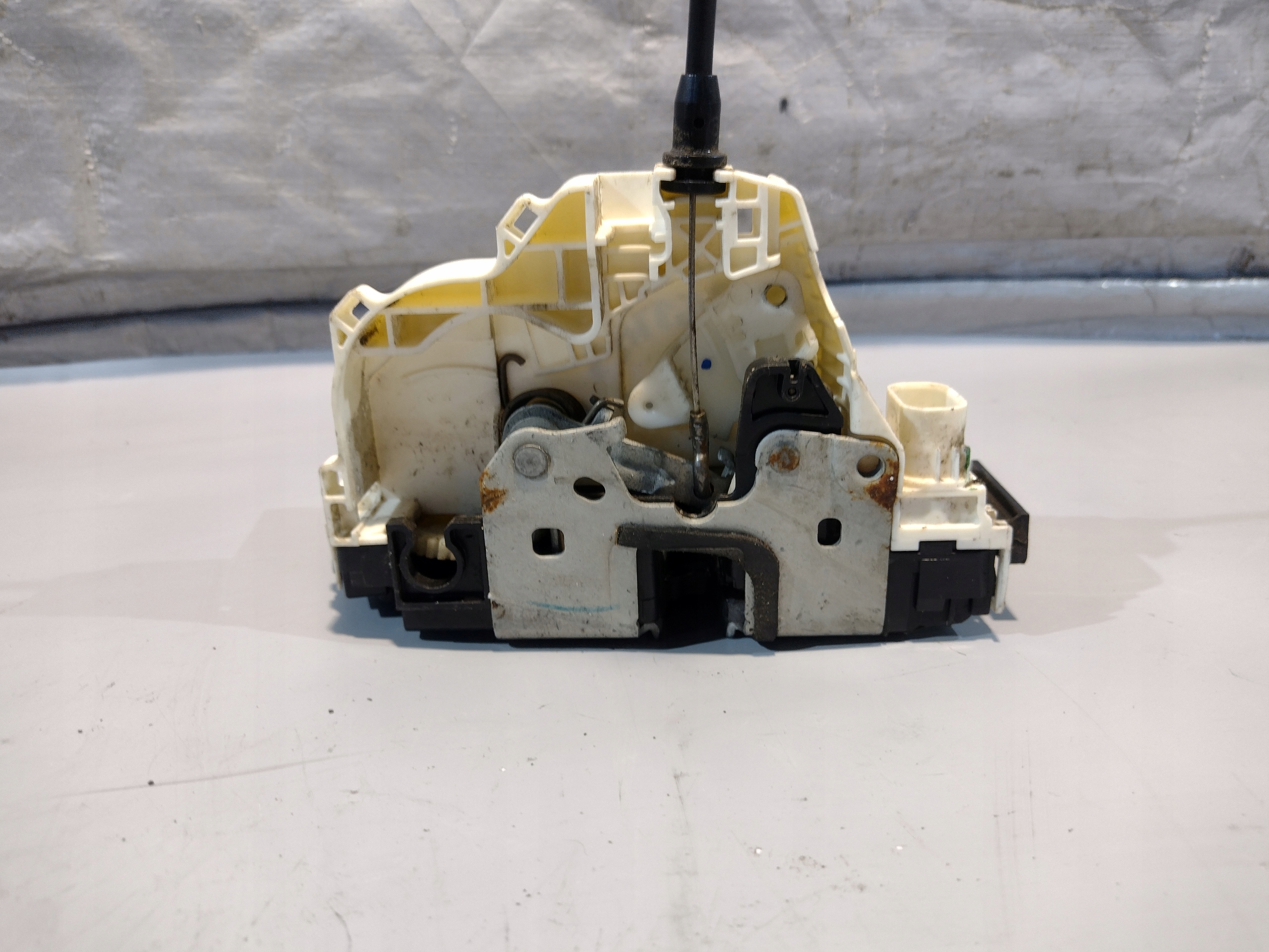 lock door right front Dodge Journey P04589698AA