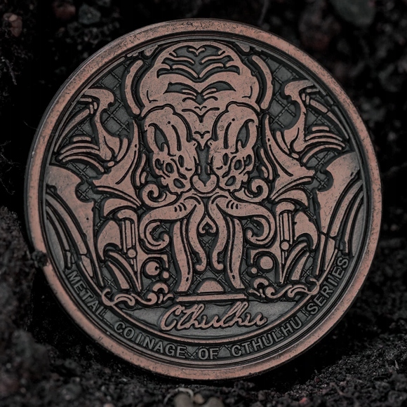 MITOLOGIA CTHULHU - CTHULHU ZŁOTA METALOWA MONETA 1 SZT LARP RPG Producent RGFK