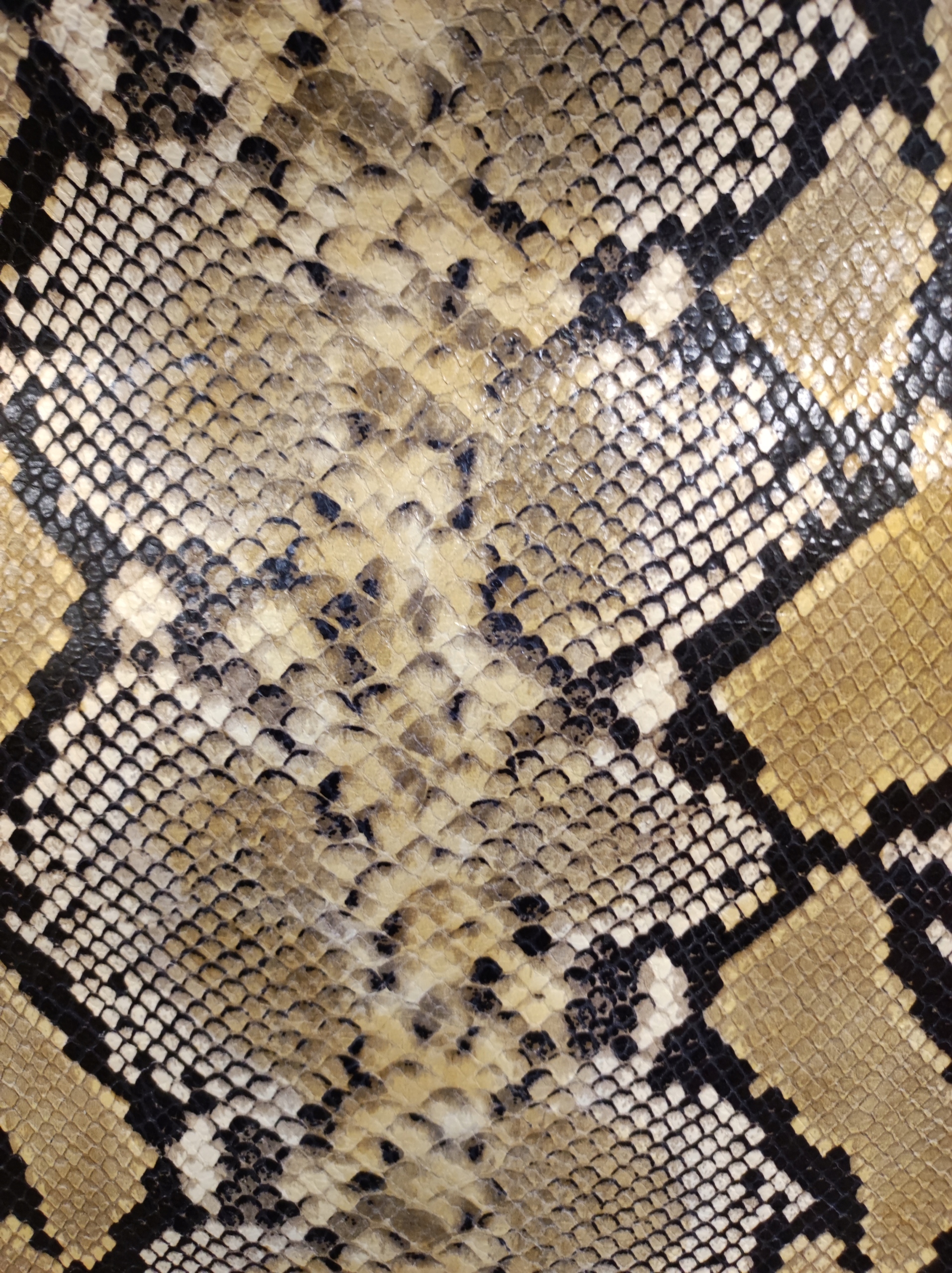 Přírodní kůže béžová ovčí s hadím vzorem 4,78m2