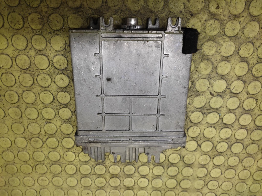 VW PASSAT B4 control unit of the engine 0281001368