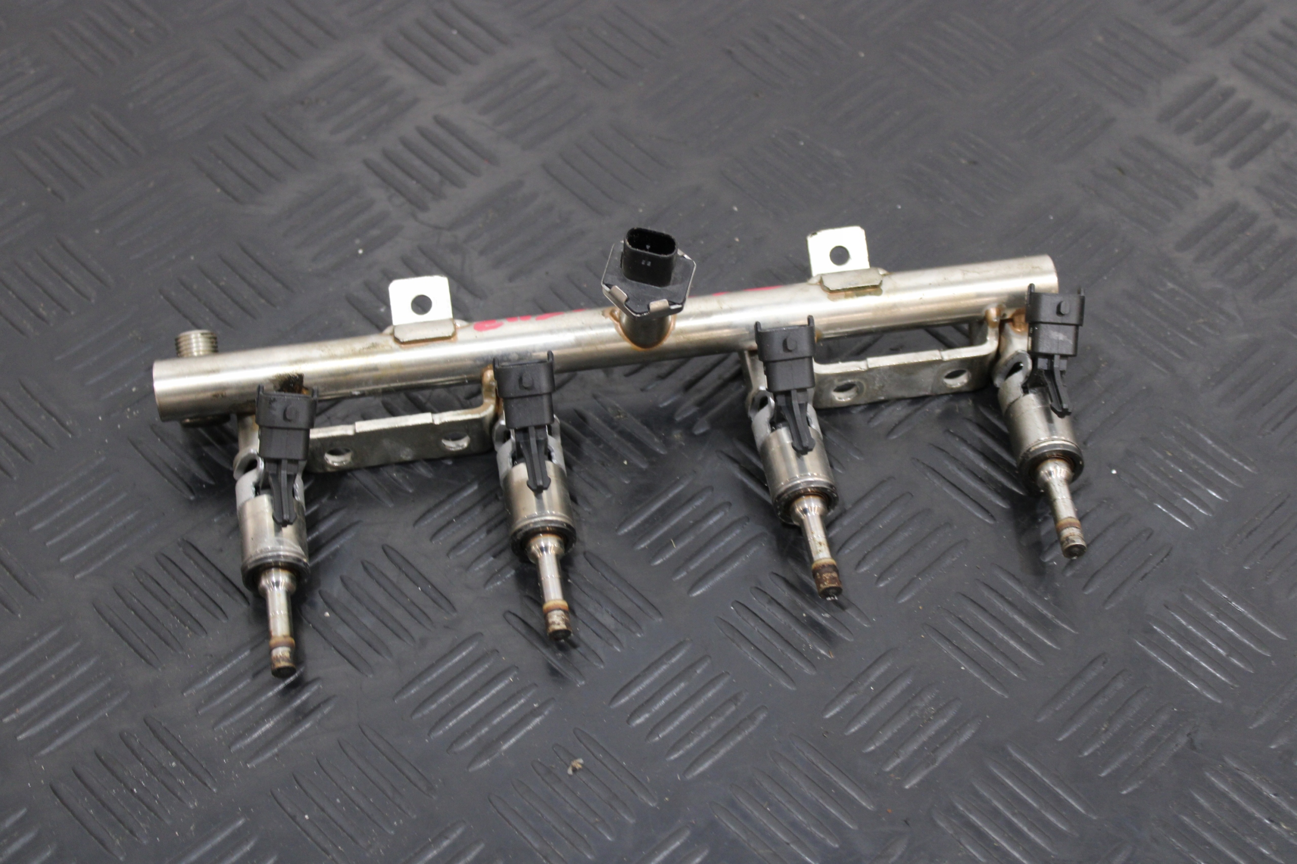 Rampe injection Injecteurs 9818760580 CITROEN DS7