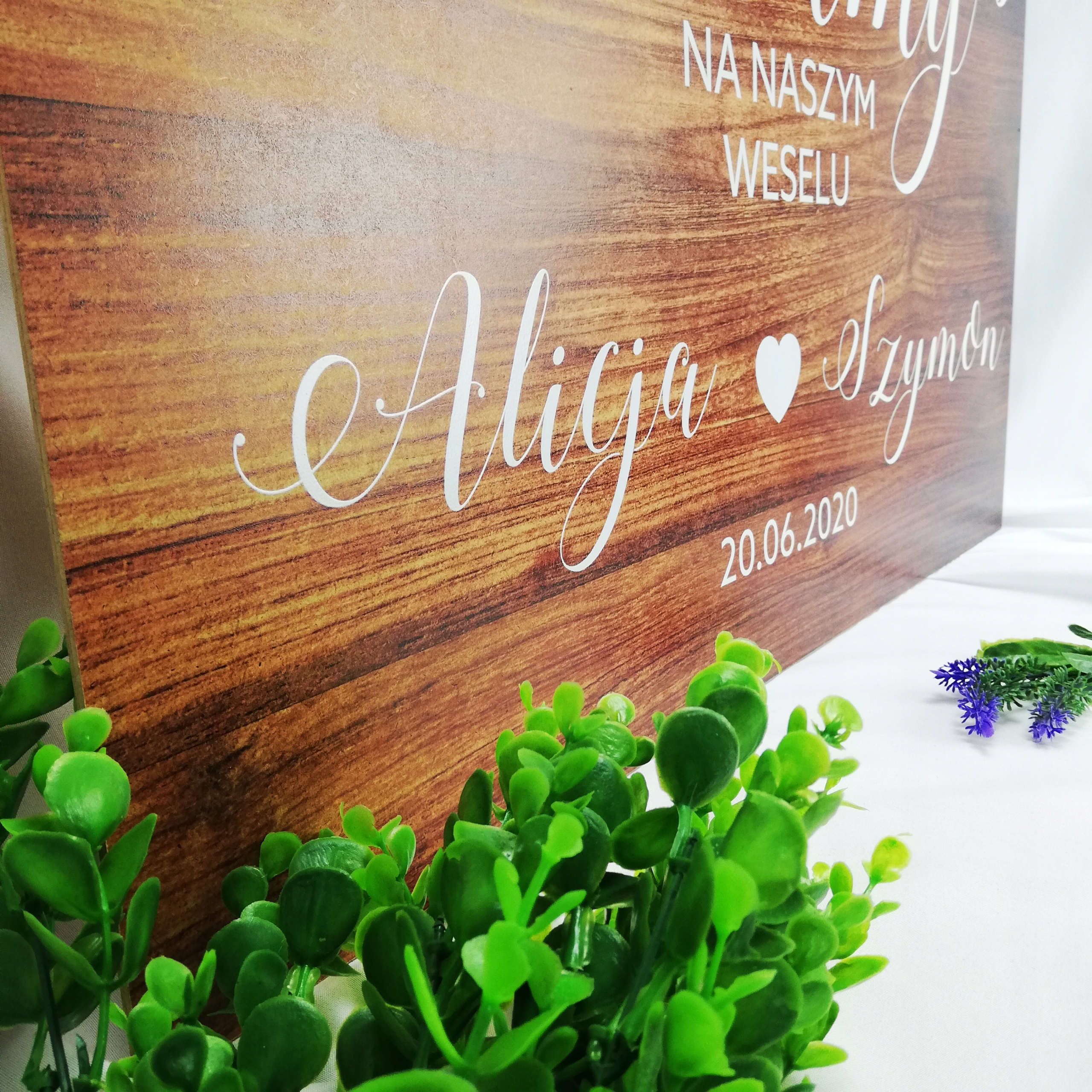 DREWNIANA RUSTYKALNA TABLICA POWITALNA 50x70 Z CYTATEM WESELE ŚLUB Kolor dominujący brązowy