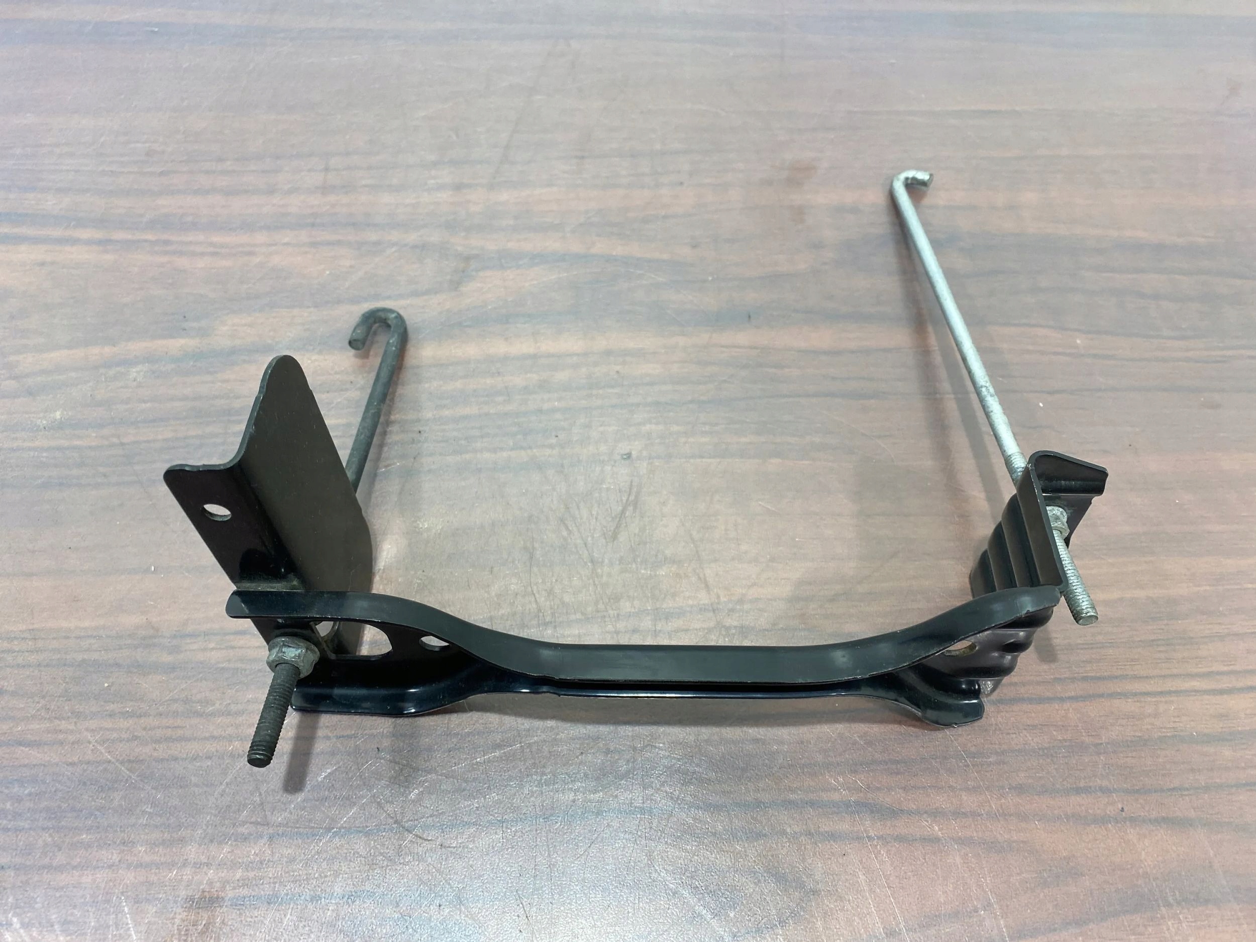 2019 Subaru Forester SK Mocowanie akumulatora