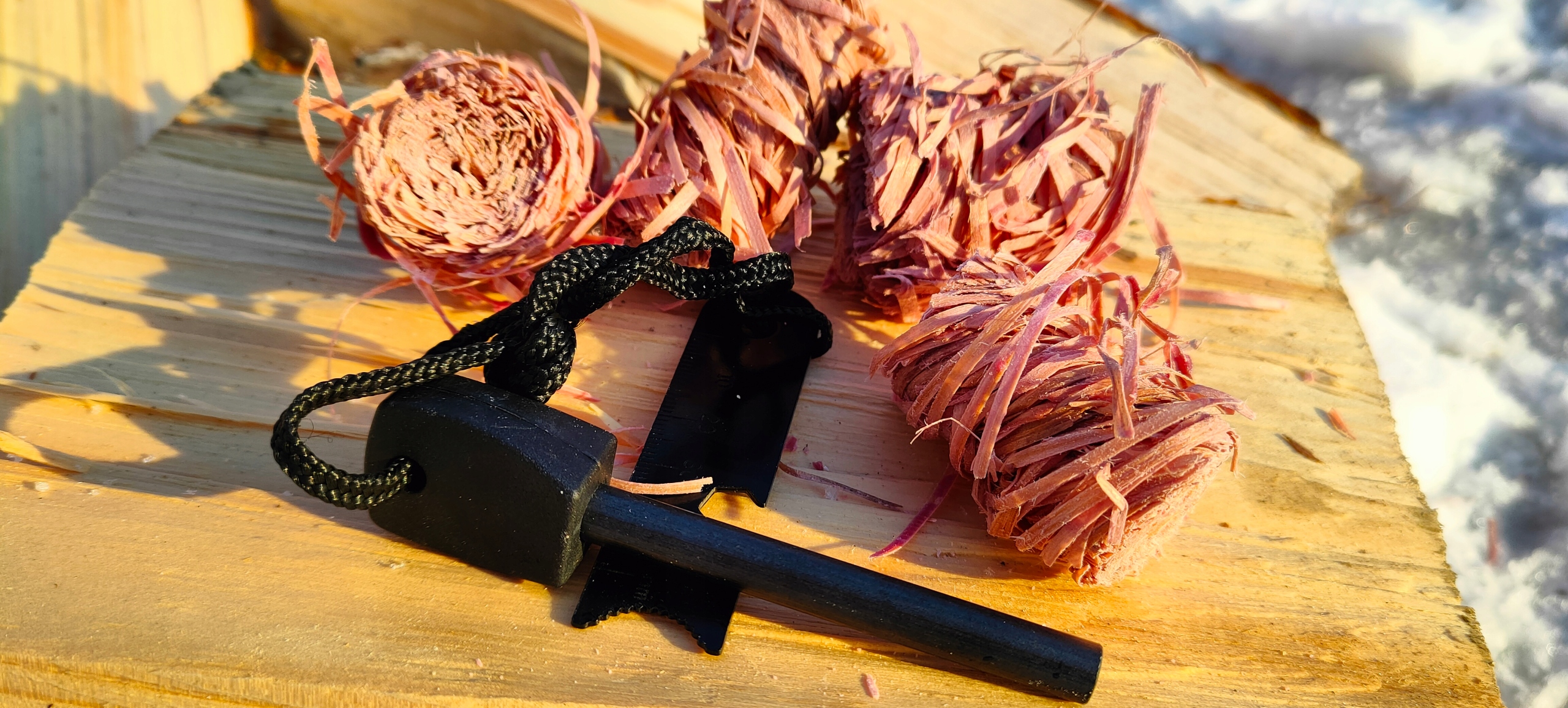 KRZESIWO Z ROZPAŁKĄ ZESTAW DO ROZPALANIA SURVIVAL BUSHCRAFT ZAPALNICZKA Długość krzesiwa 11.5 cm