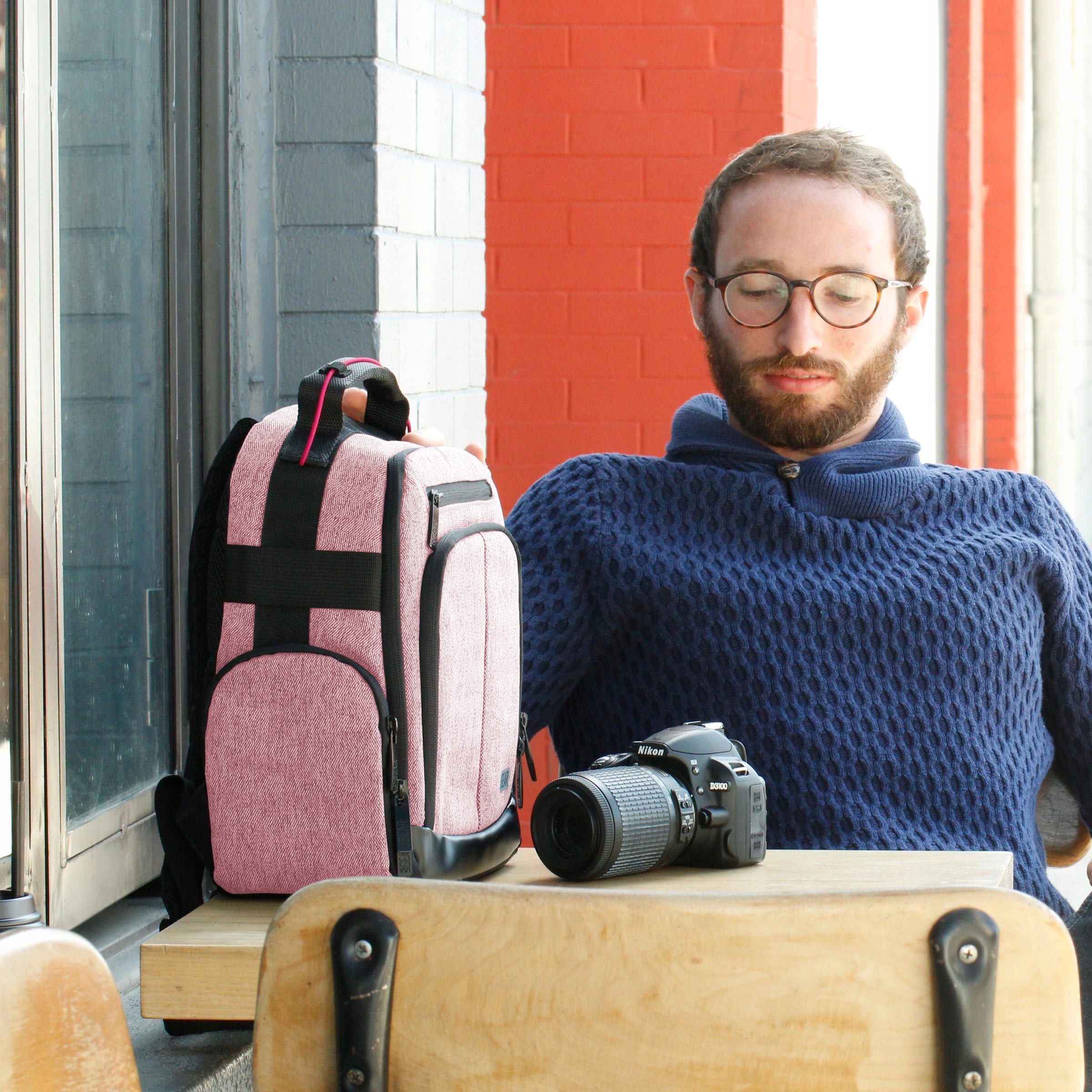 USA GEAR Plecak Na Aparat DSLR Z Regulowanymi Przegrodami Czerwony — miniatura 9