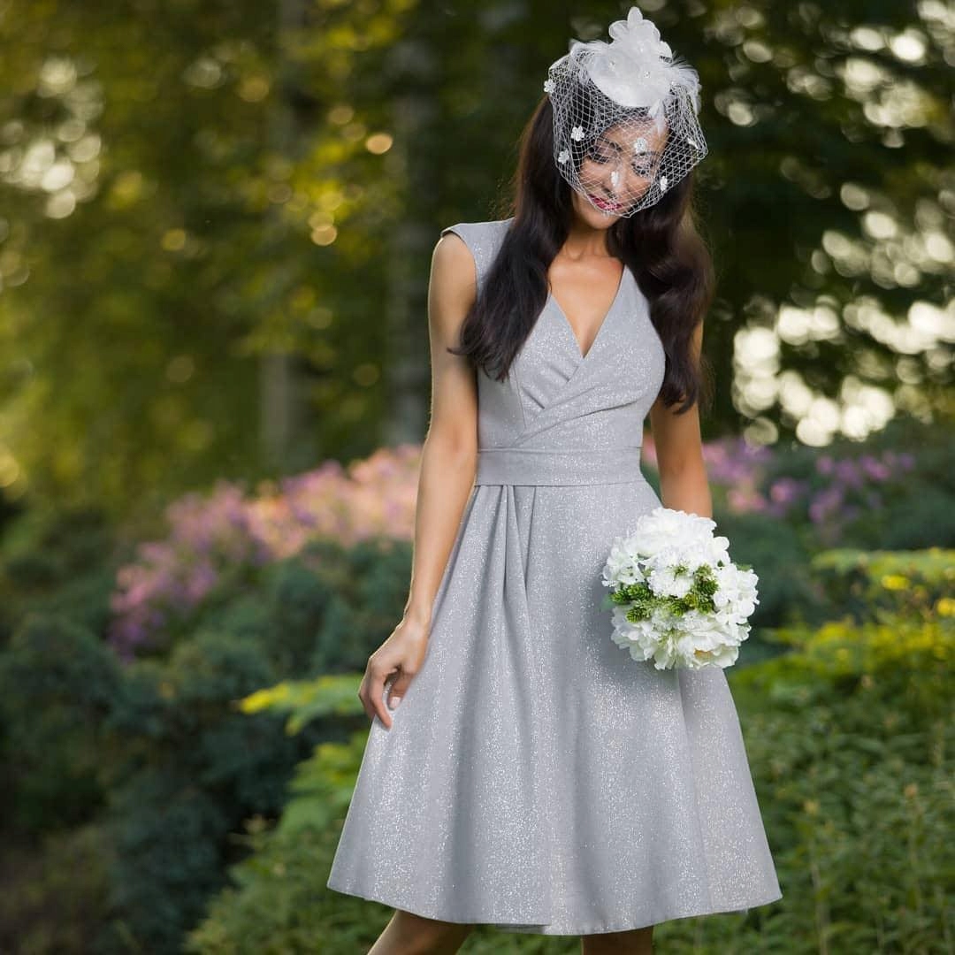 Šaty Stříbrná Brokátová Elizabeth Collection vel