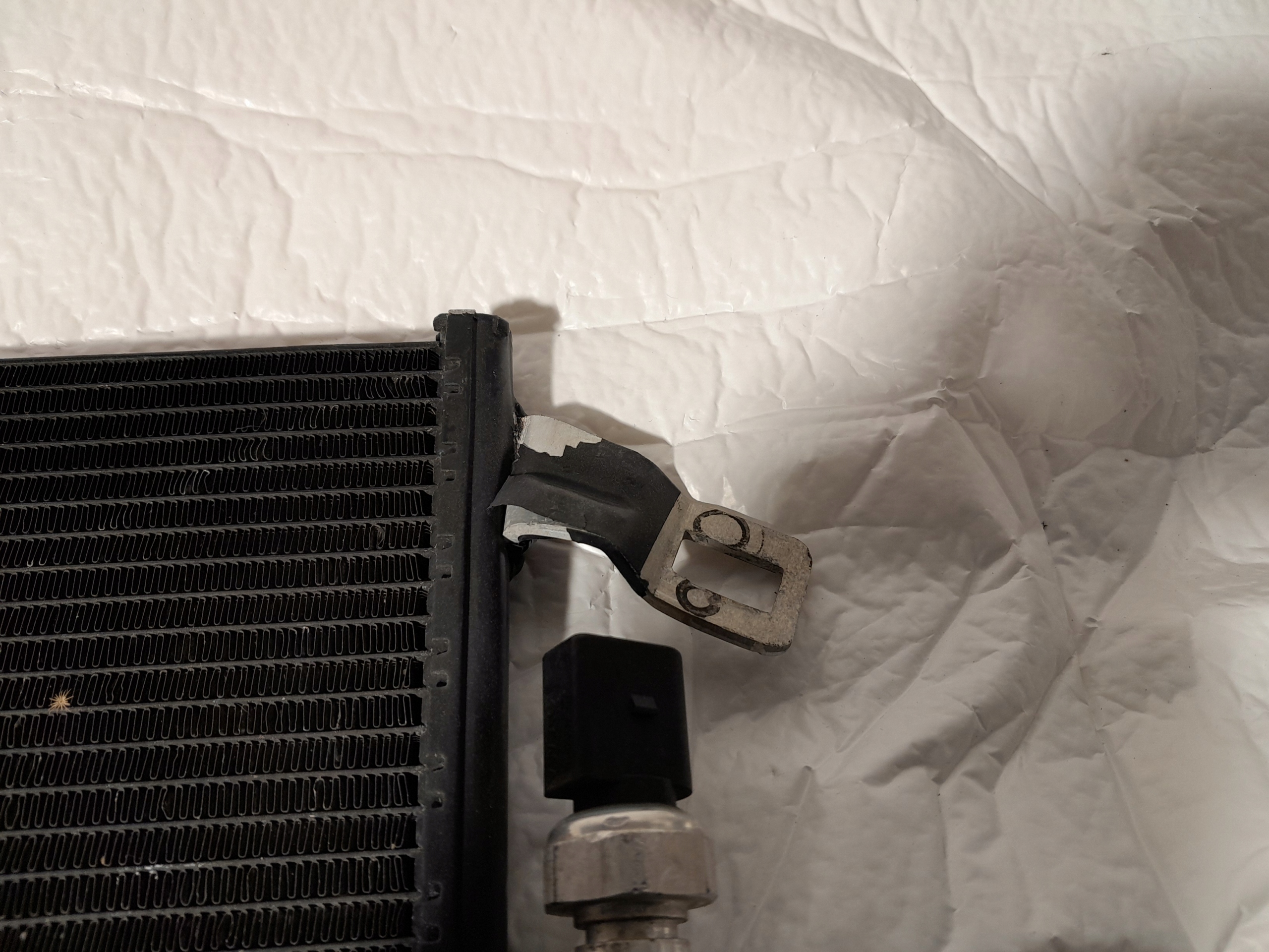 AUDI A4 B9 Radiateur climatisation 8W0816411M