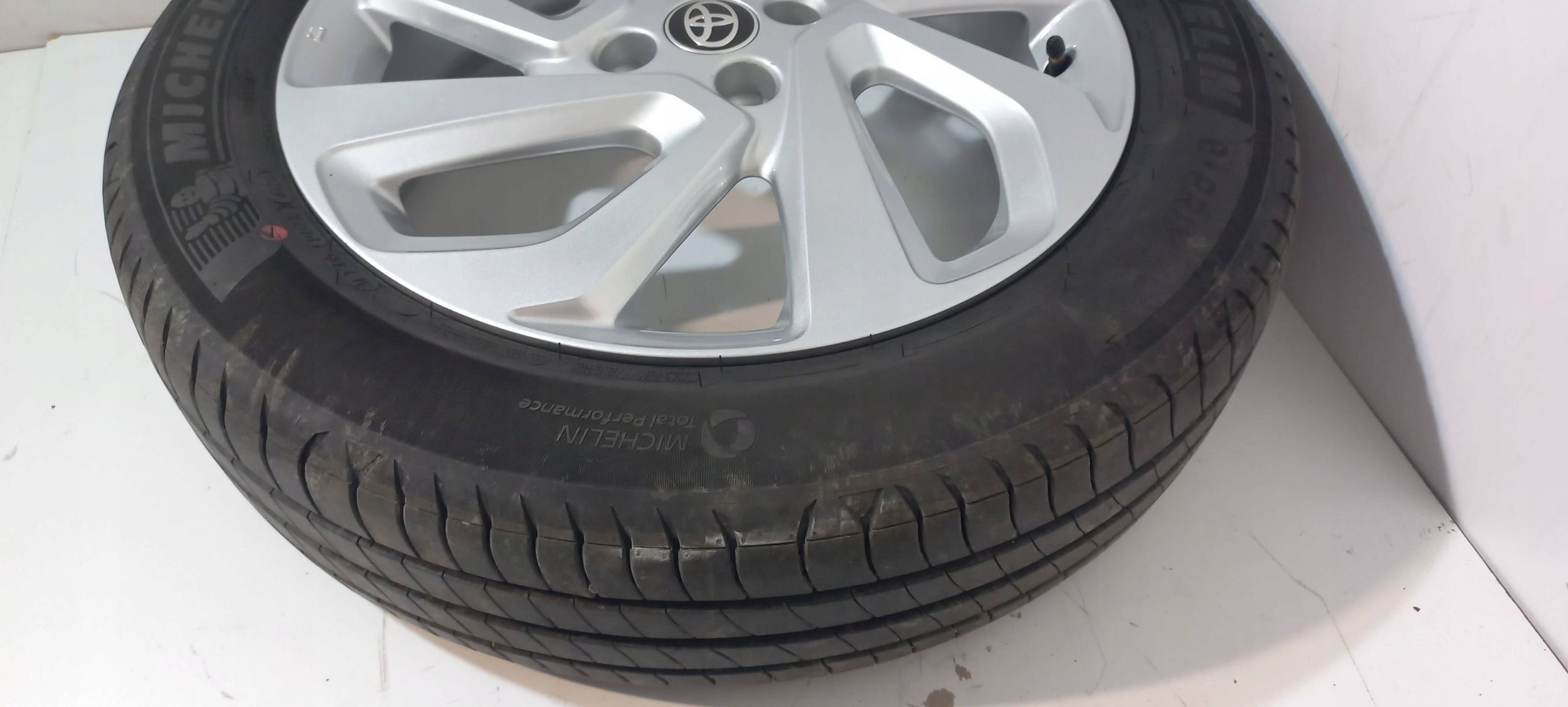 Toyota Aygo X wheels discs aluminium R17