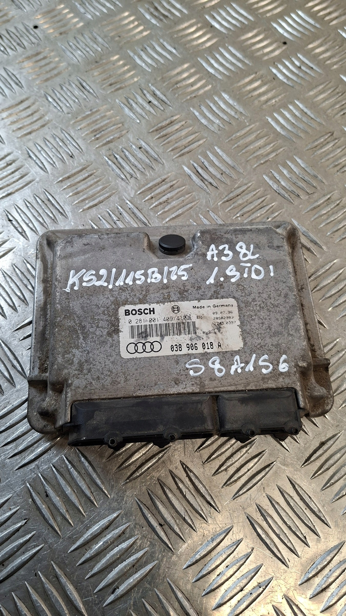 unité de commande électronique uce moteur AUDI A3 8L 1.9TDI
