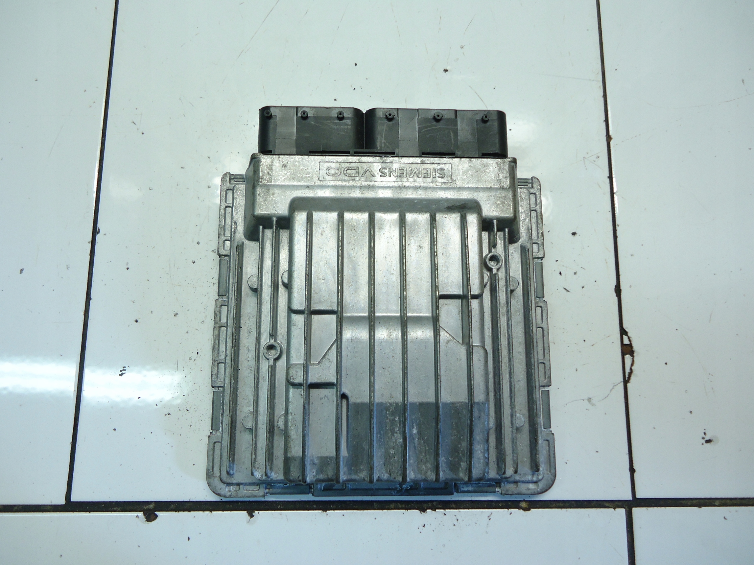 BMW E87 E90 2.0 N43B20 computer control unit 7579142 5WK93709