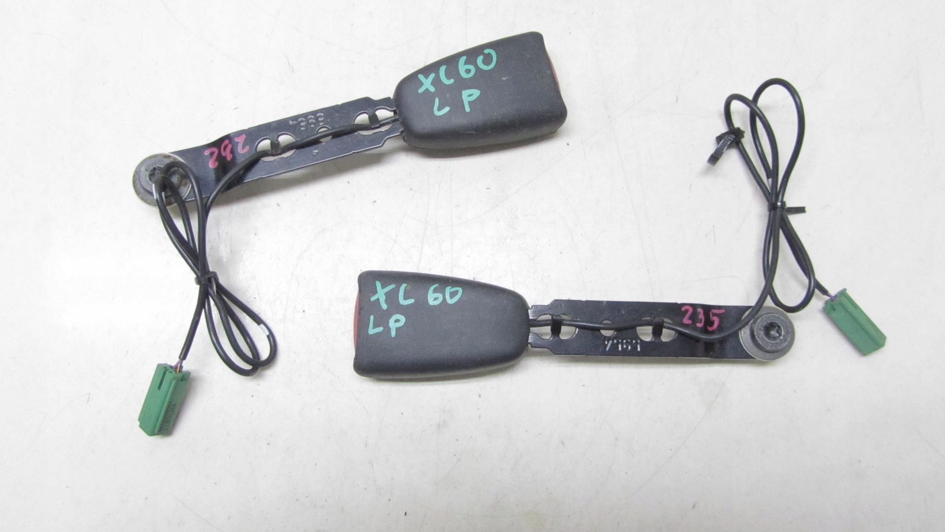 VOLVO XC60 ZAPINKA PASA LEWA PRZÓD 8623453 08-13