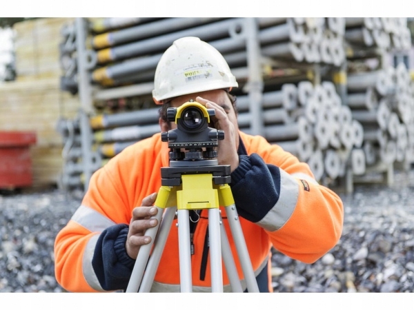 Niwelator optyczny Leica NA324 w walizce Model NA324