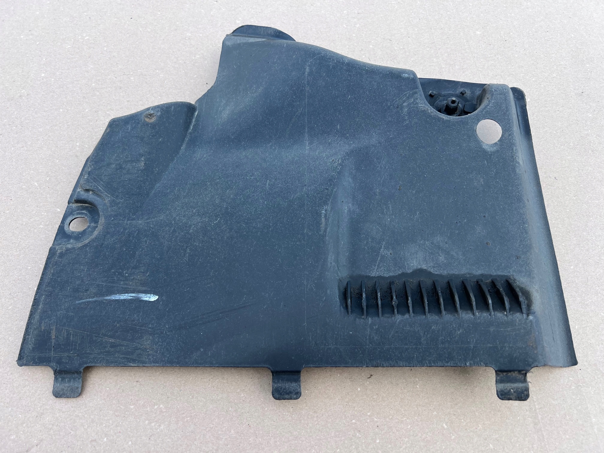 AUDI A4 B8 LIFT Blende Abdeckung abdeckung des Bodens Unterfahrschutz links 8K0825201E