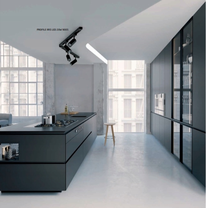 NOWODVORSKI 7618 FOCUS REFLEKTOR LED SZYNOPRZEWÓD Maksymalna moc pojedynczego źródła światła 9 W