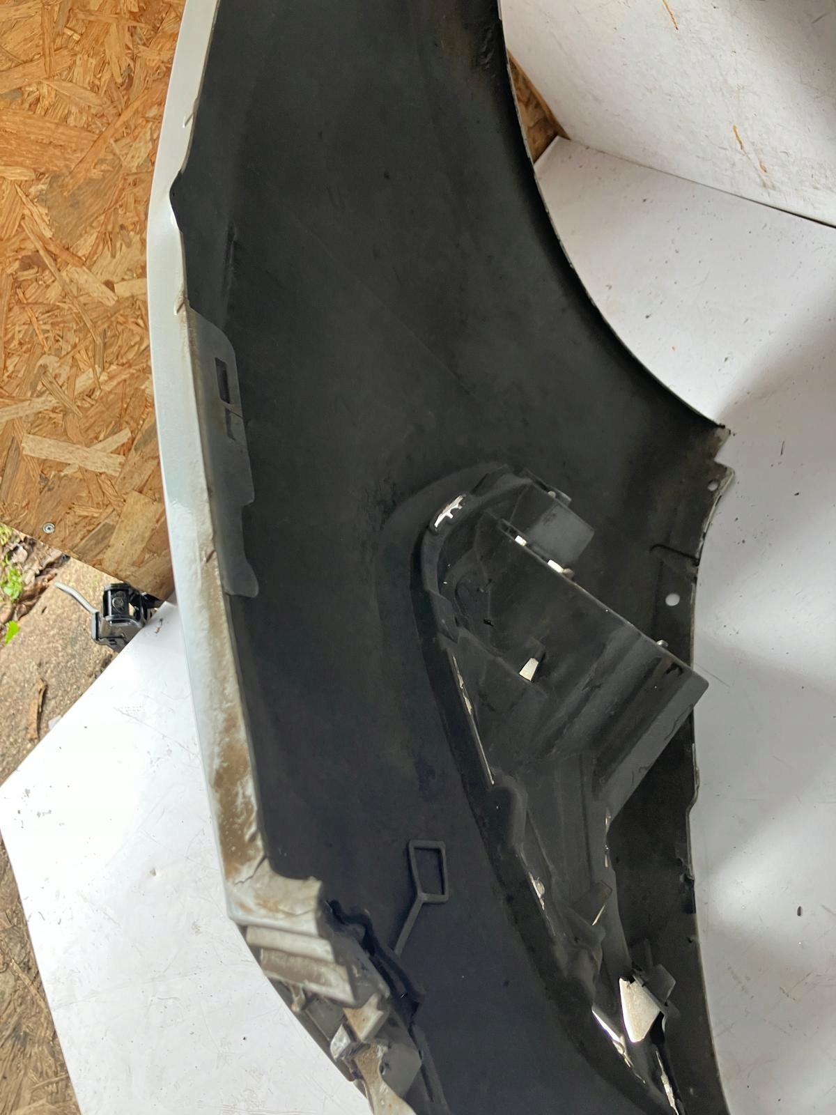 nárazník mřížka předek PEUGEOT 208 LIFT EFCD BIALA PERLA