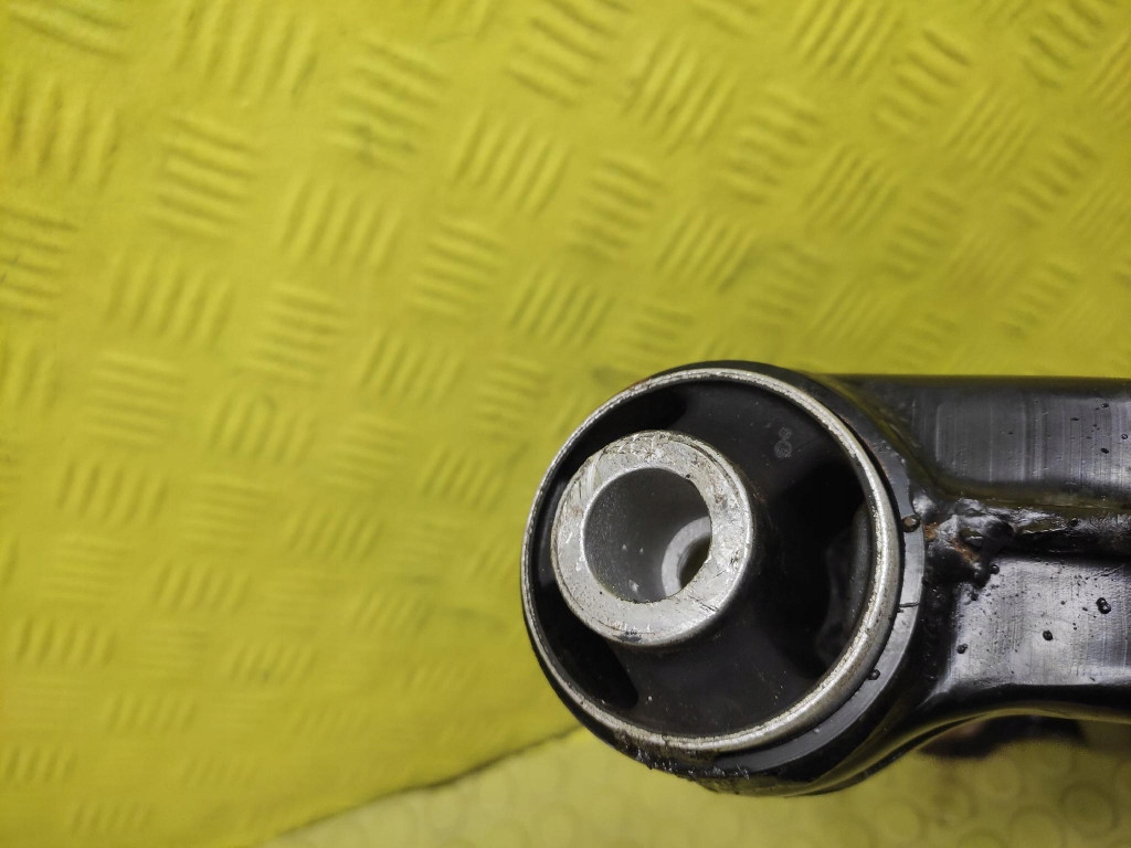 MERCEDES W202 2.0 D arm left front