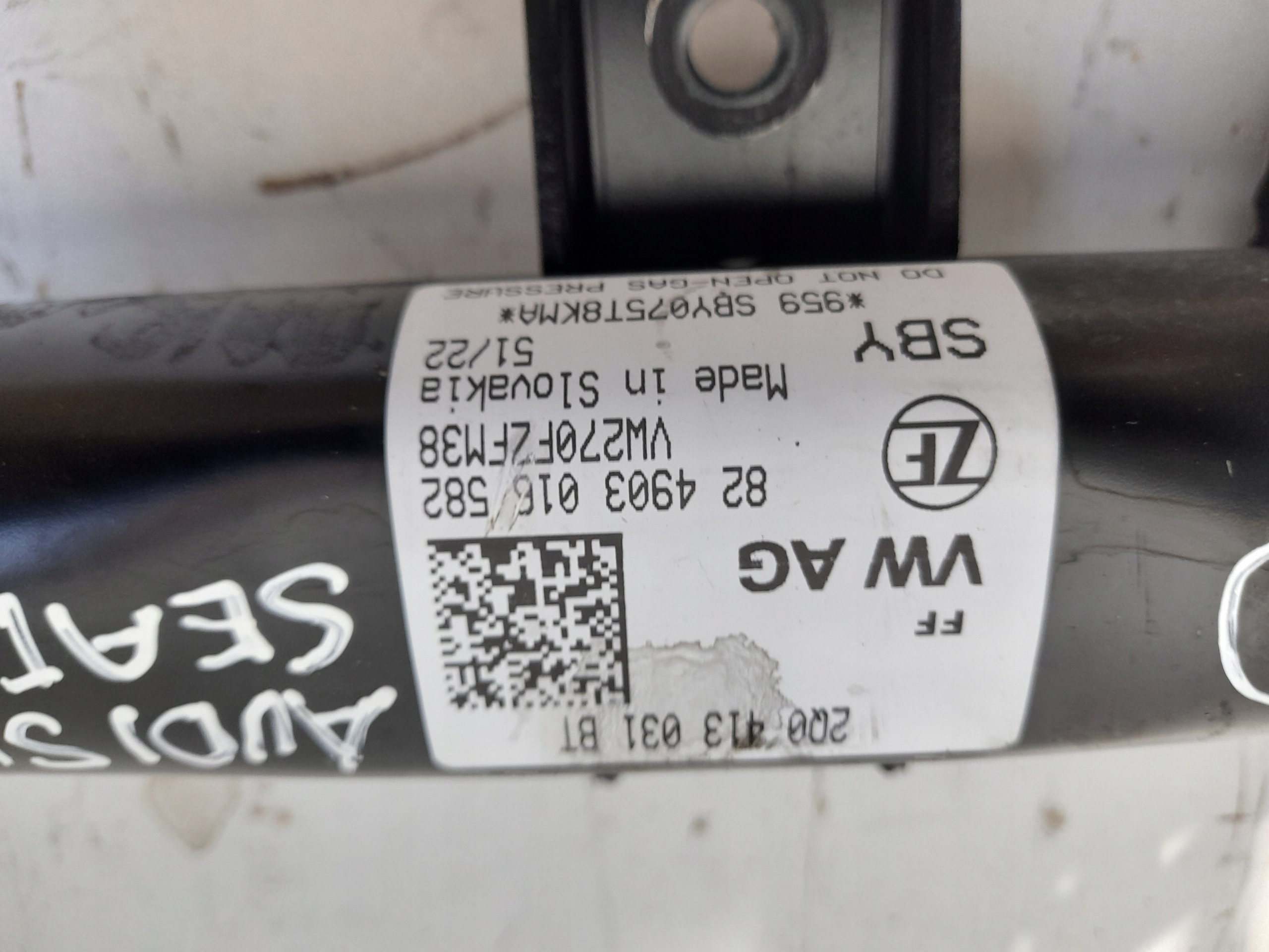 shock absorber right front VW POLO 2G 2Q0413031B