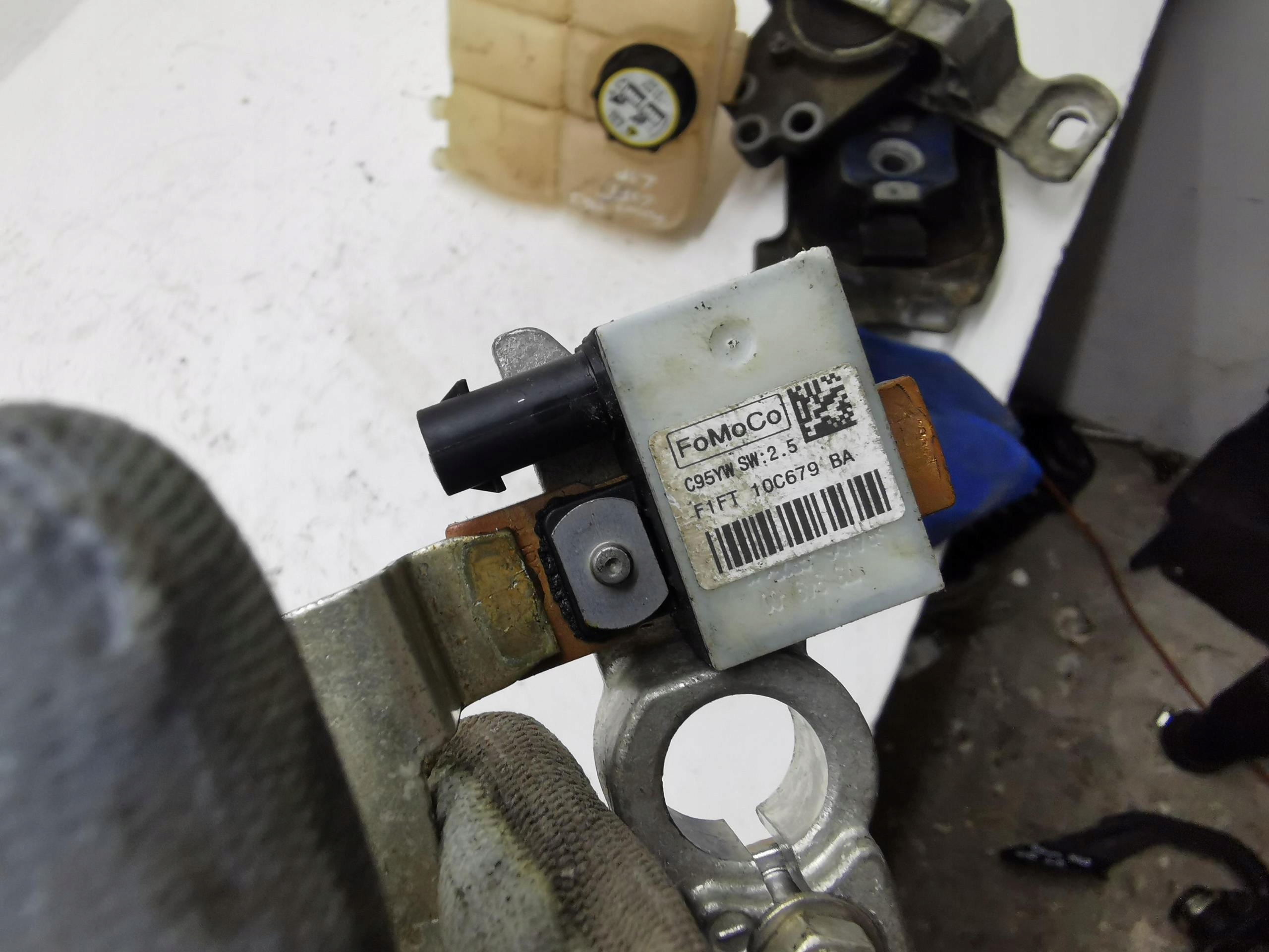 minus clamp FORD FOCUS MK1 LIFT F1FT-10C679-BA