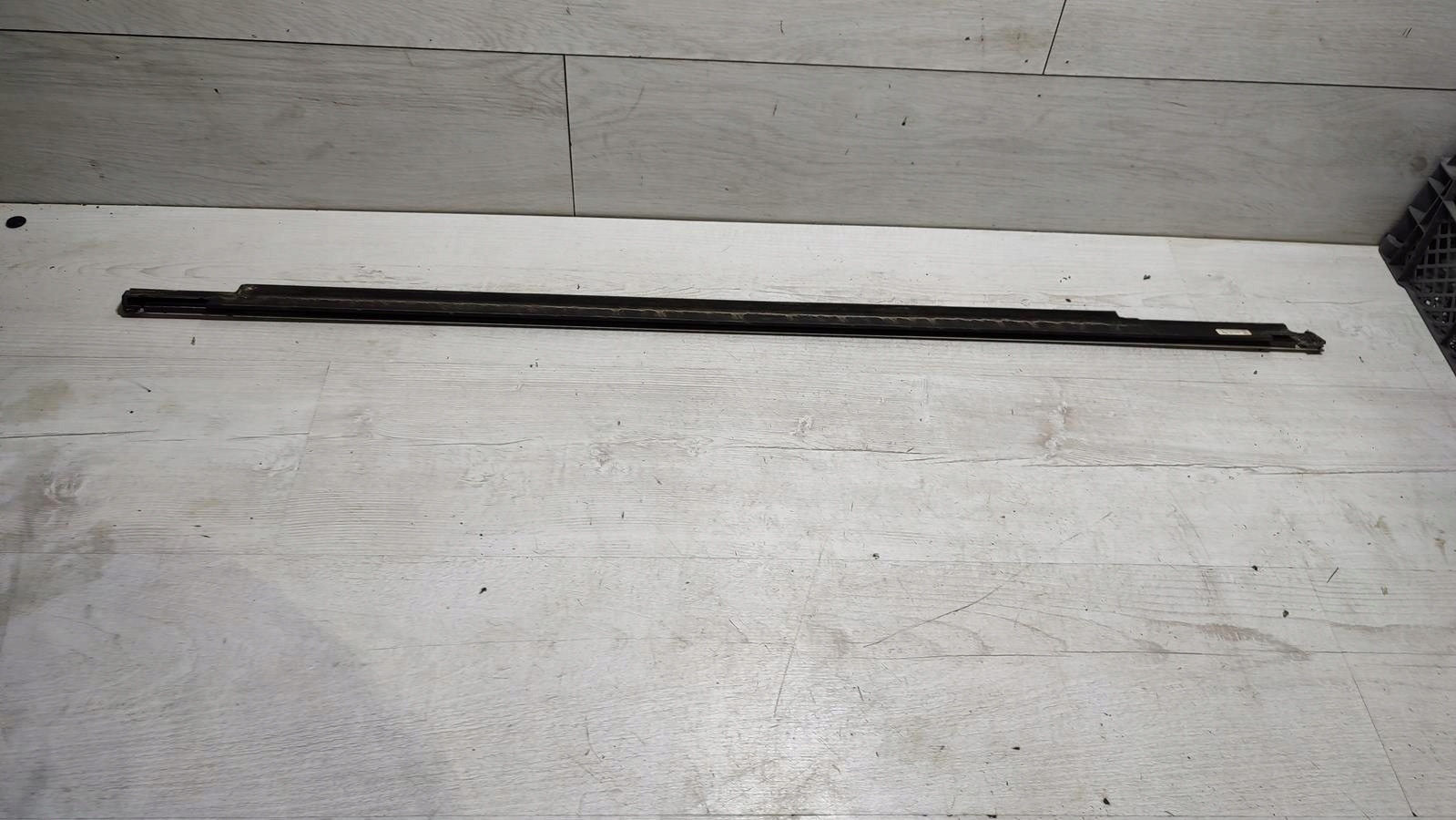 moulding dust left rear part VW Tiguan Lift 5N0