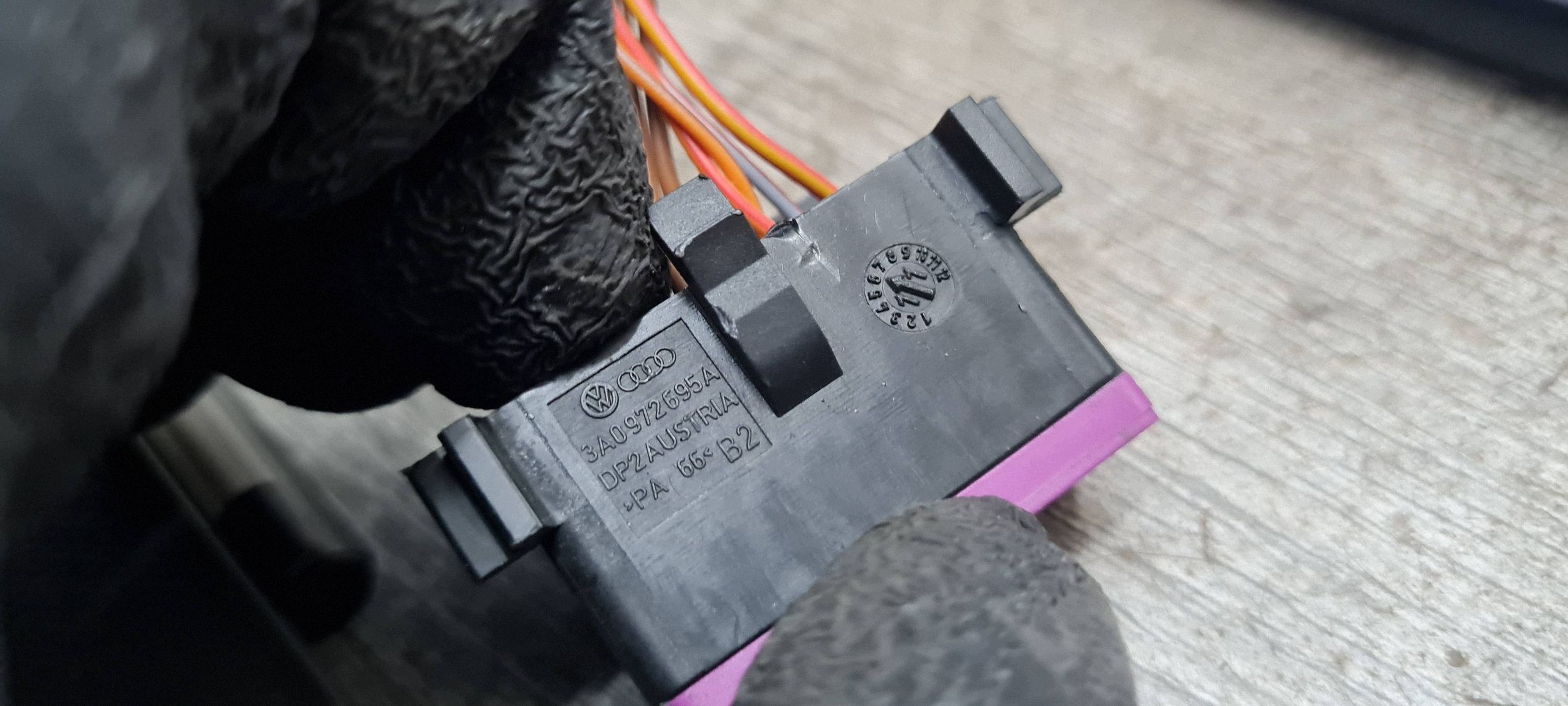 A7 4G connecting spoiler adapter OBD 3A0972695A A5 8W Q5 A4 B9 A4 B8 Q5 A6 C7