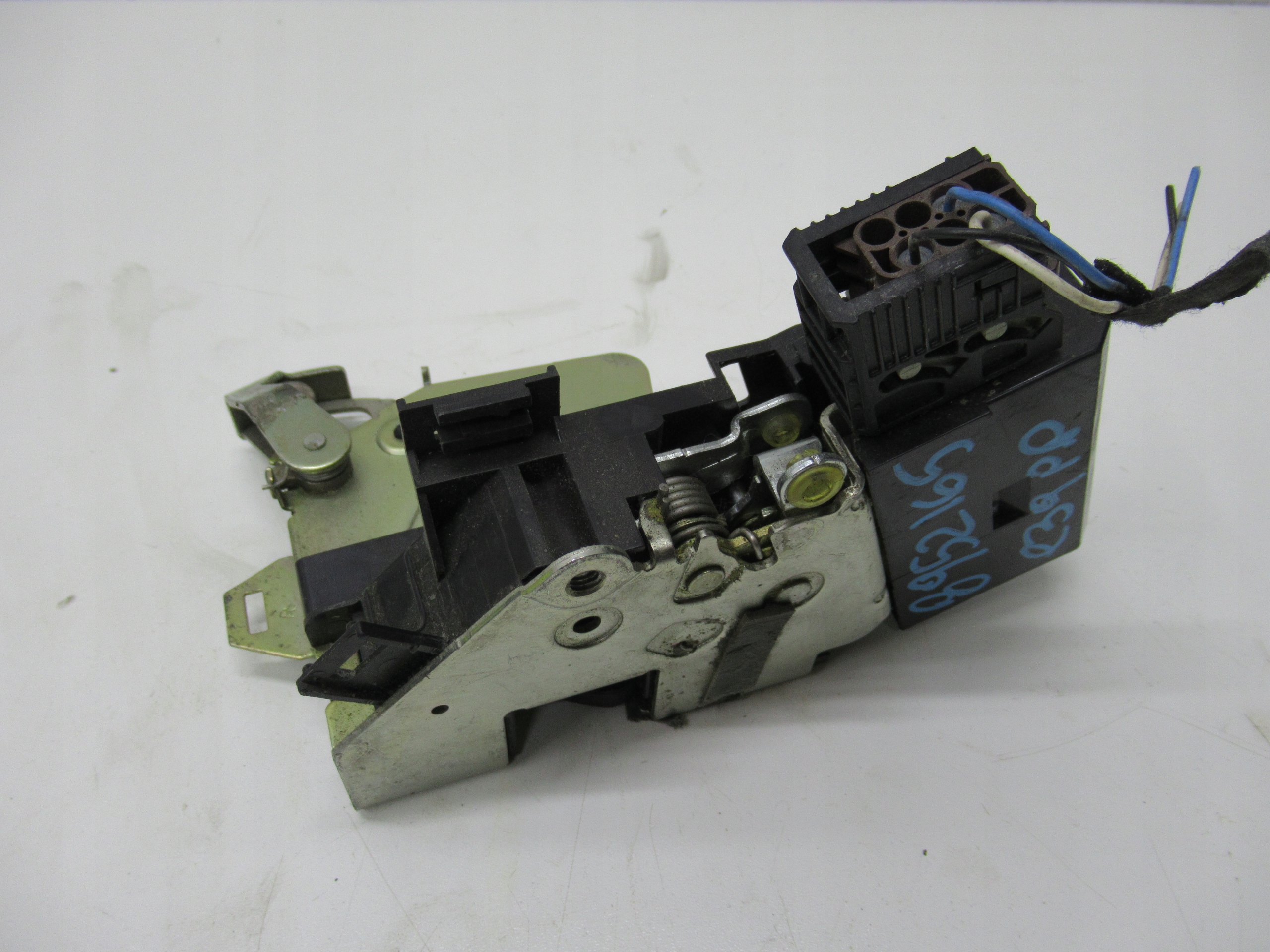 BMW E39 lock right front 67118352165