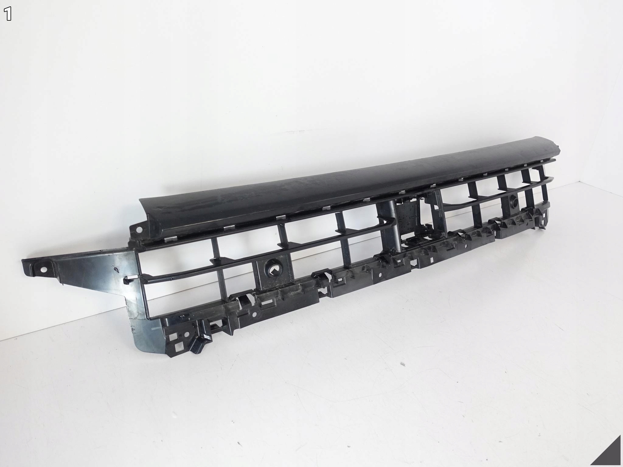 AUDI Q3 II 2 F3 83A 18- grid central lower grille front 83A807683A
