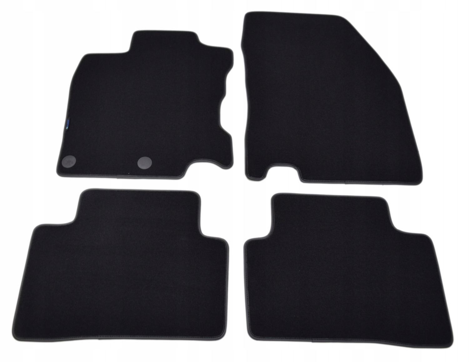 Nissan Qashqai J11 od roku 2014. Čierne velúrové koberčeky Diamond, lemovka.