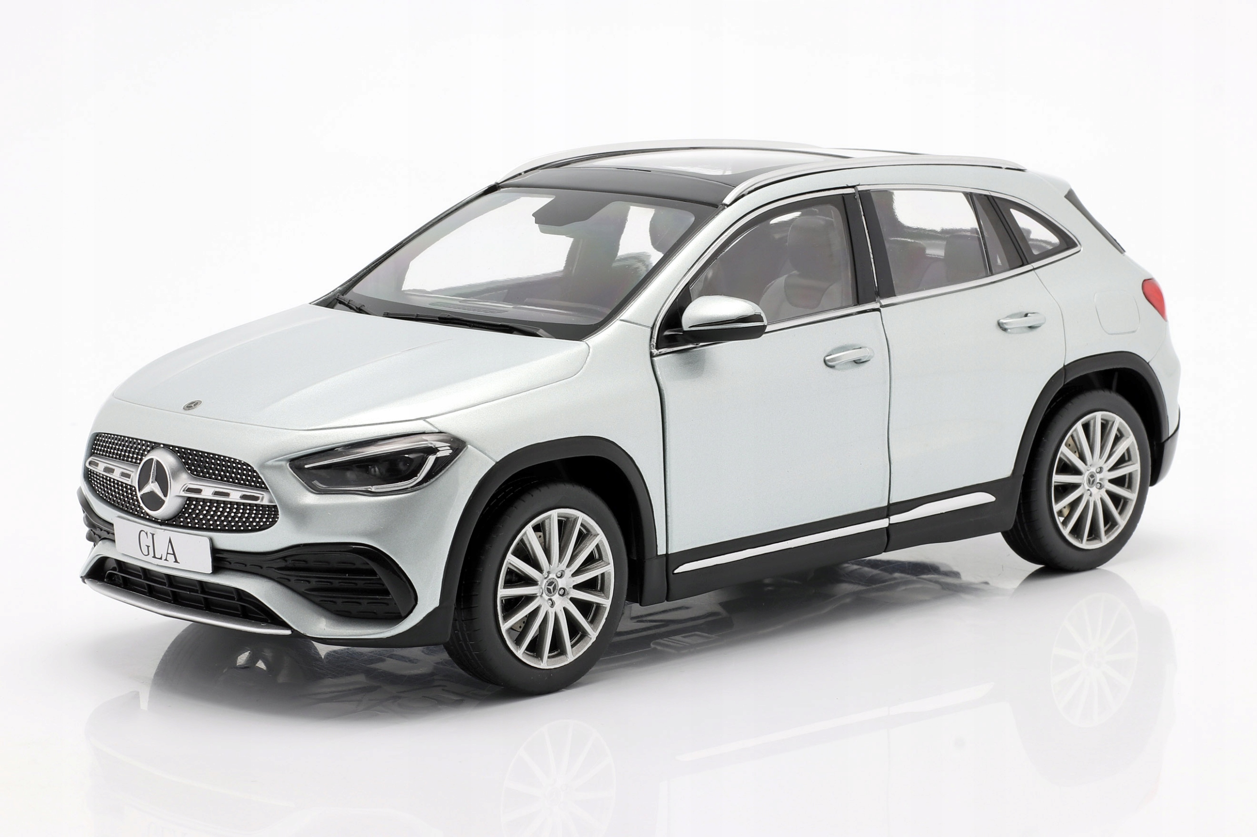 Mercedes-Benz Gla (H247) 2020 Iridium Silver Z-Models 1:18 Model Auta