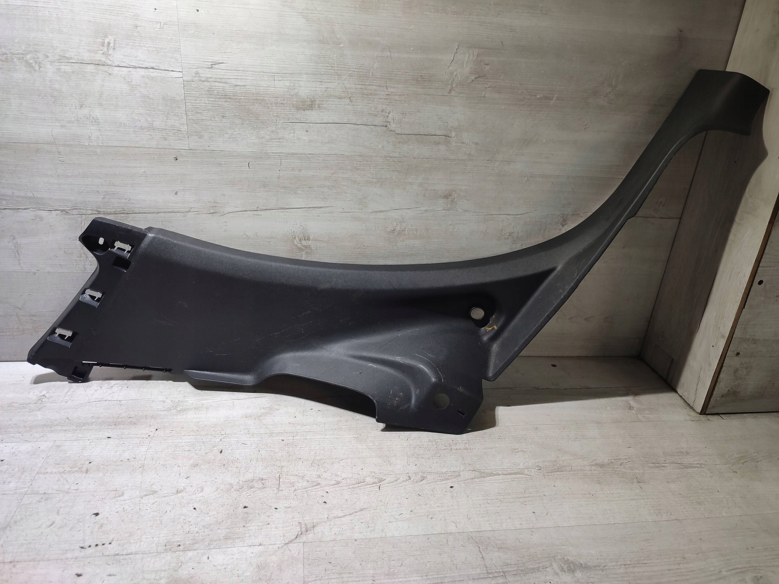 Peugeot 2008 and 2018 rear part side left moulding threshold cap