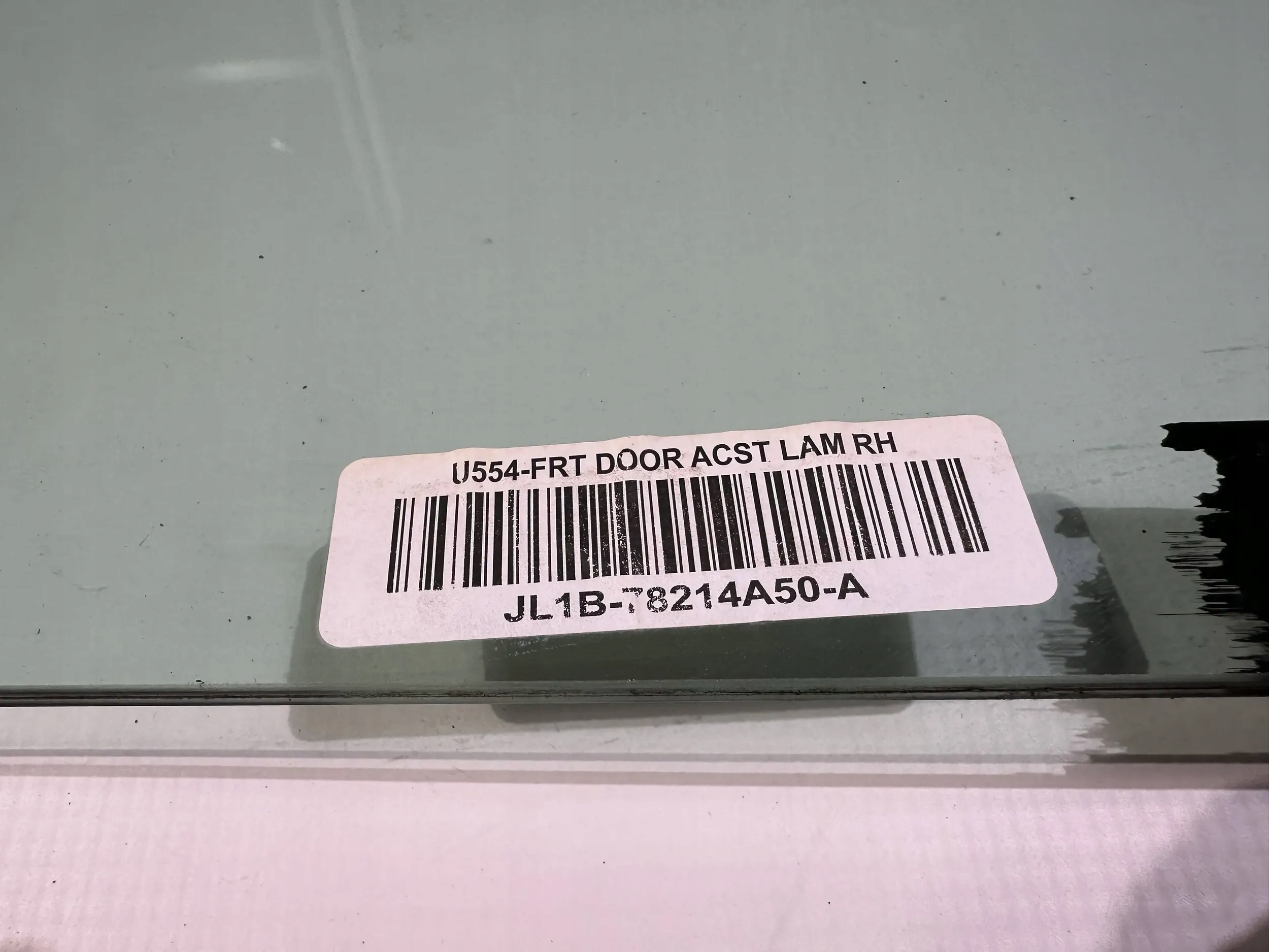 window front front side right Ford Expedition 2018+