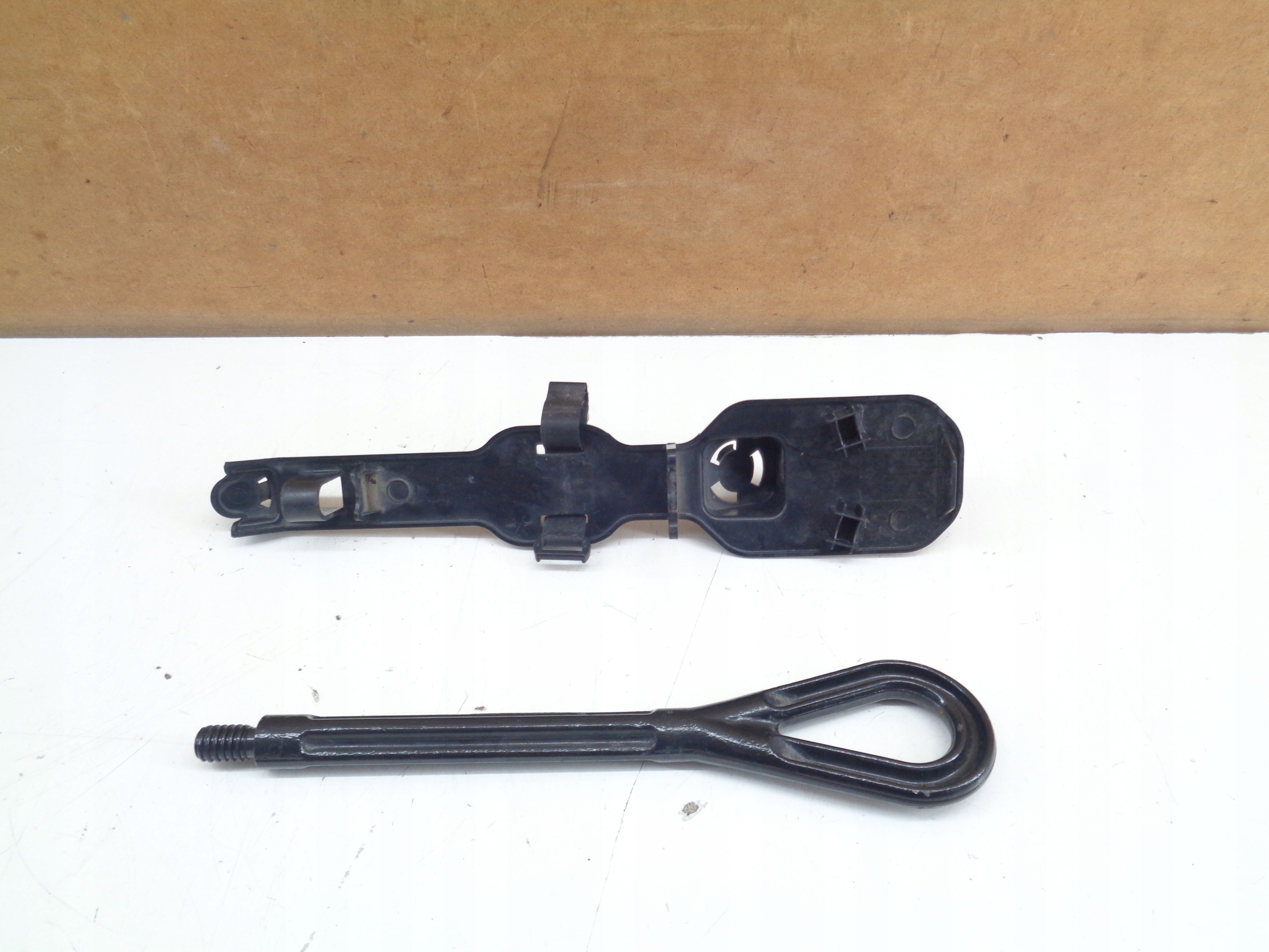 BK21-16C170 - Transit Custom Mk8 буксирувальний гак вушний гвинт