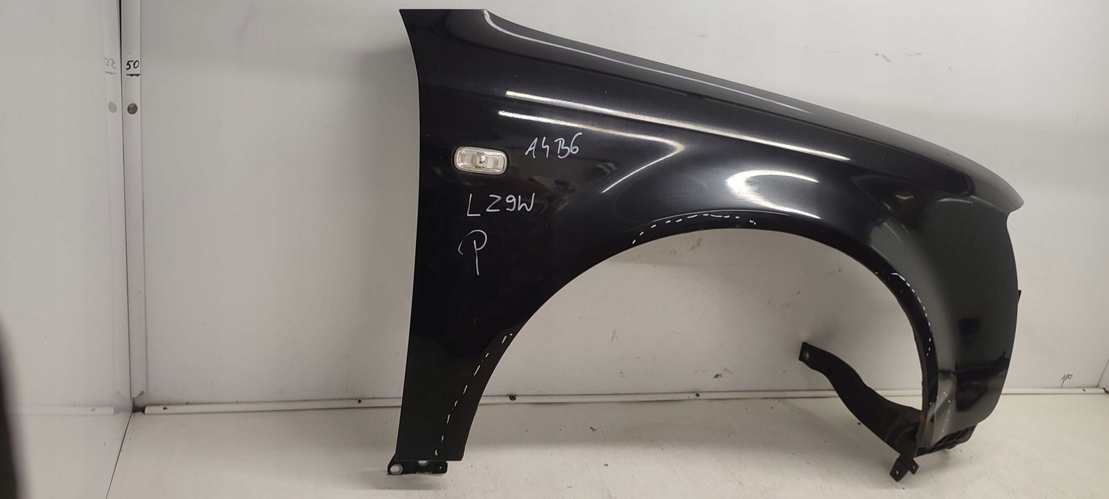 fender right front front Audi A4 B6 sedan LZ9W