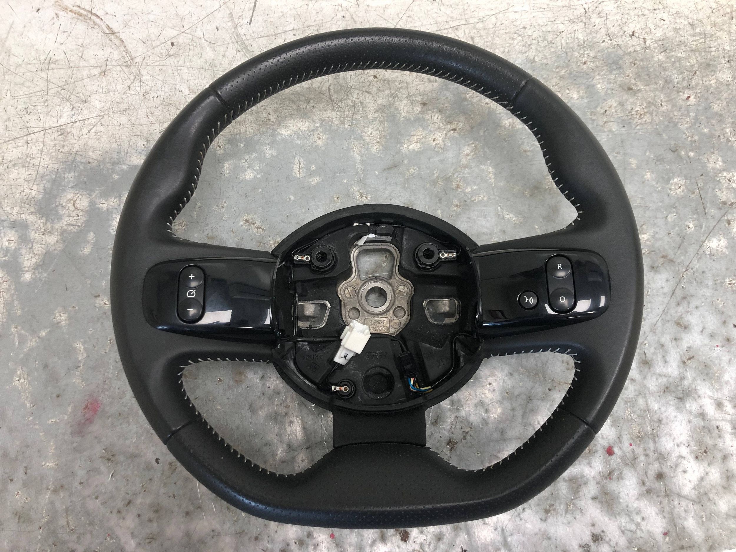 lenkrad leder MULTIFUNKCJA RENAULT TWINGO III 484006127R