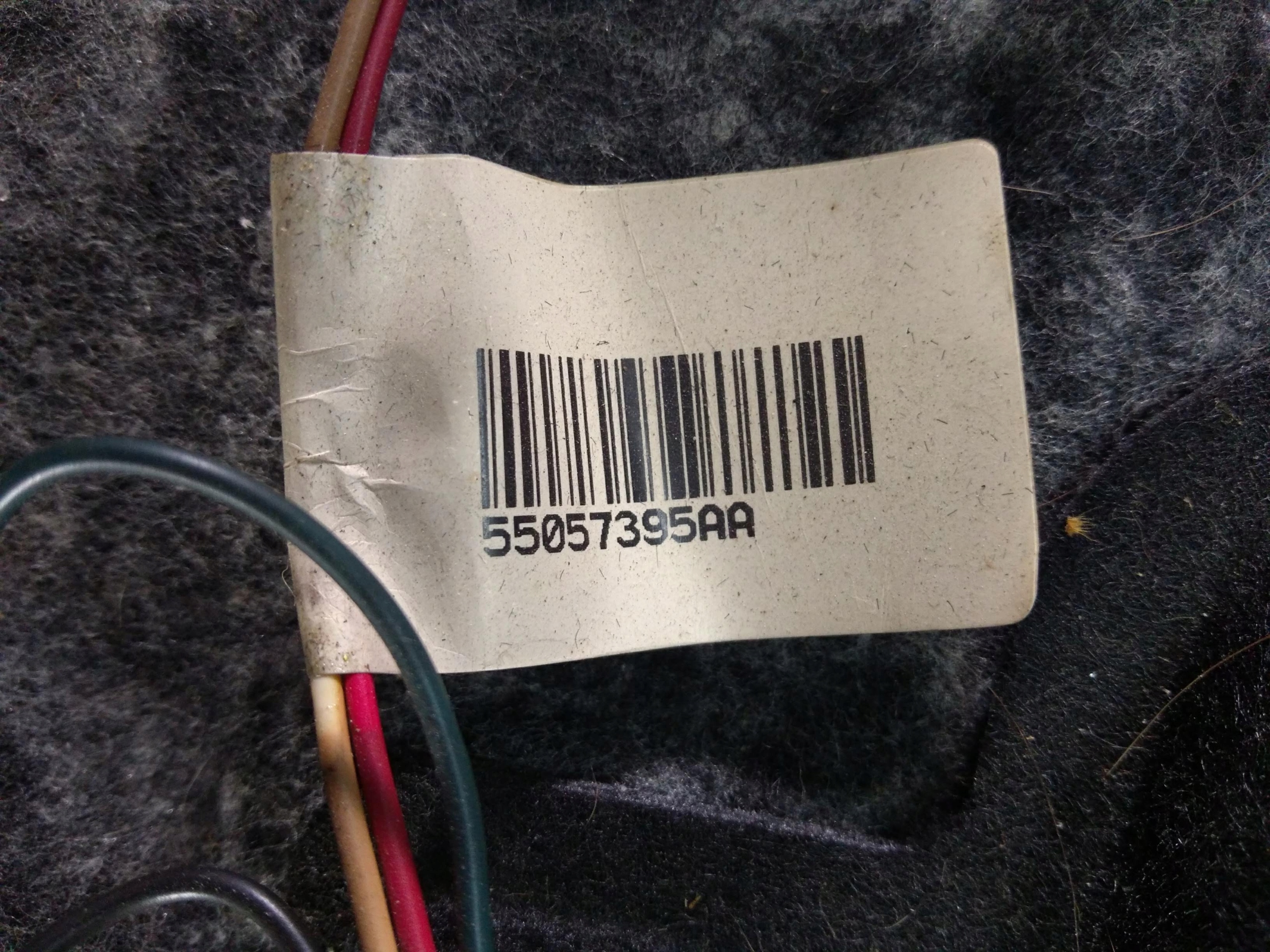Dodge Challenger 15+ cover below deske rozdzielcza