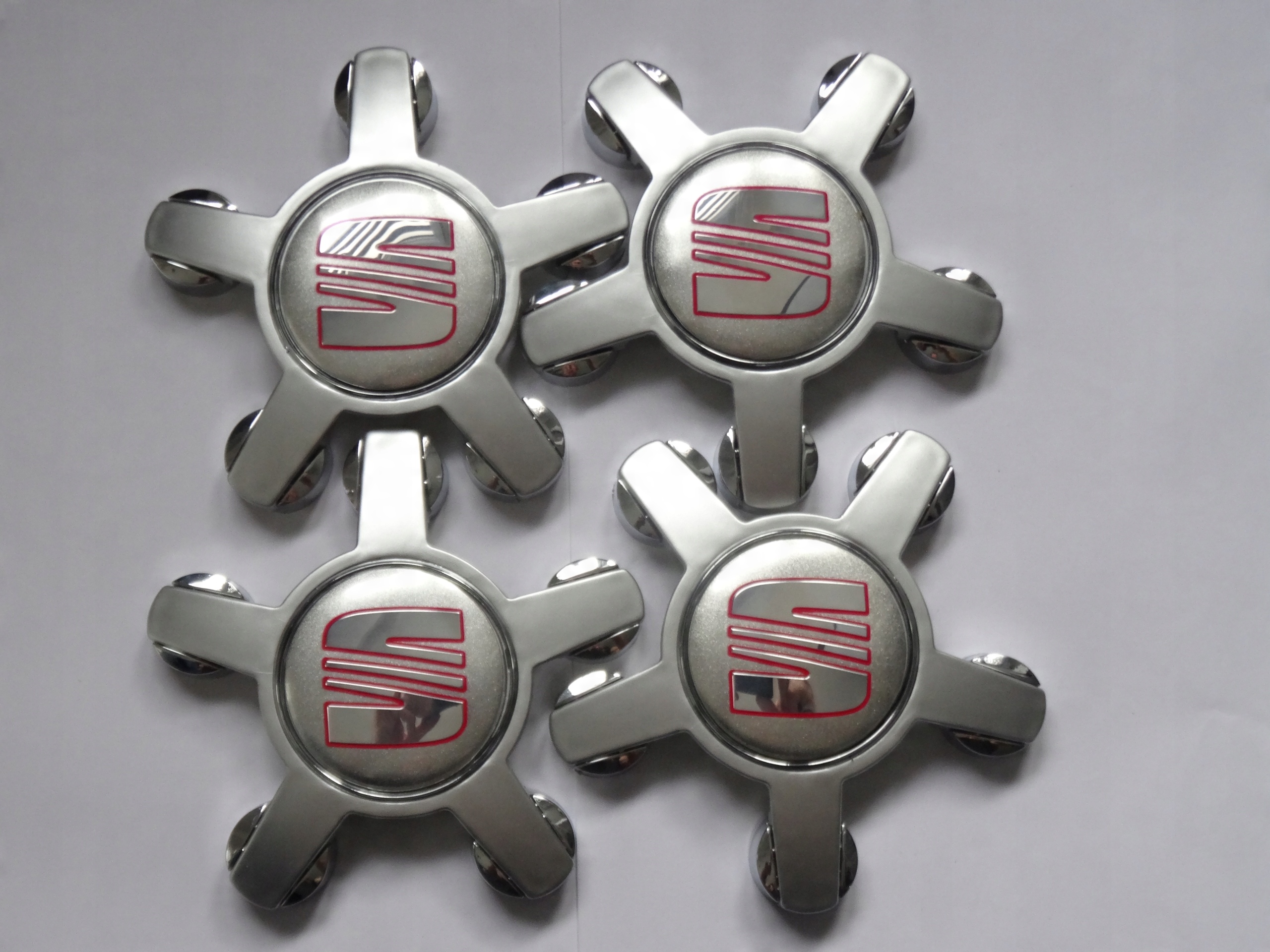 

4x Dekielki Dekle pająki Seat 135 mm 4F0601165N sr
