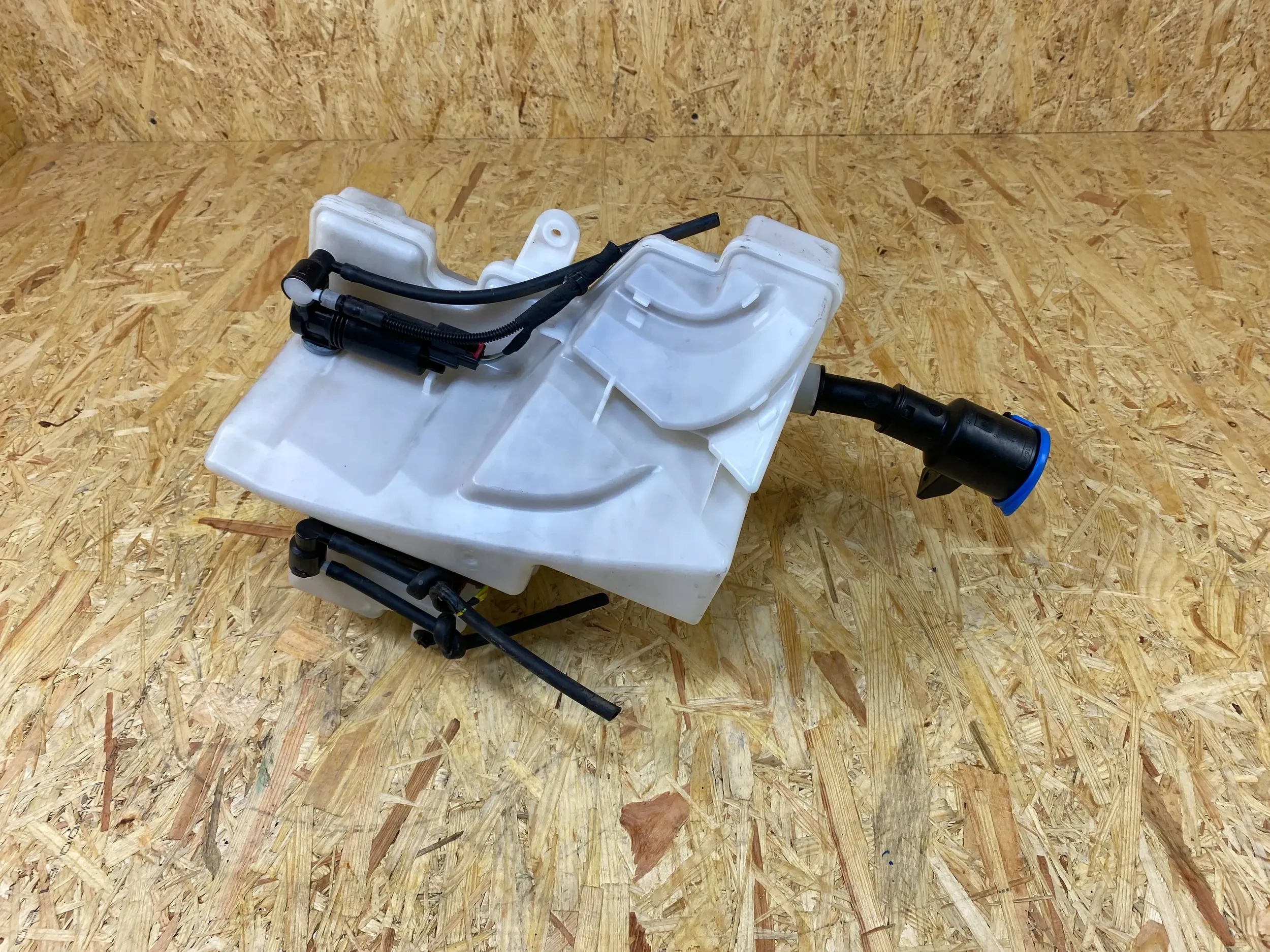 бачок омывателя жидкости насос jaguar M9D3-17B613-A 2018-