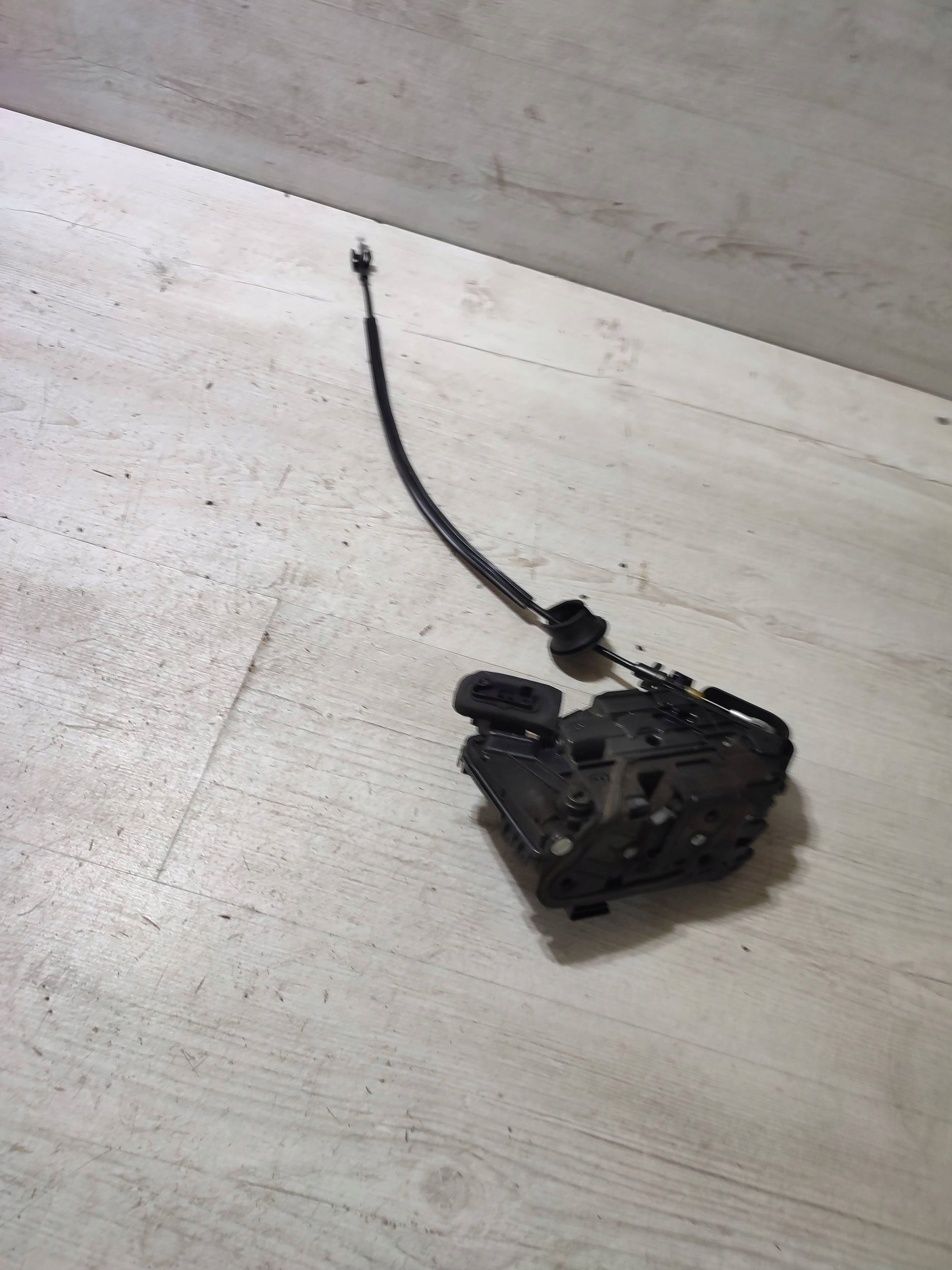 Seat Arona 2019 rear part side left lock door tylnych
