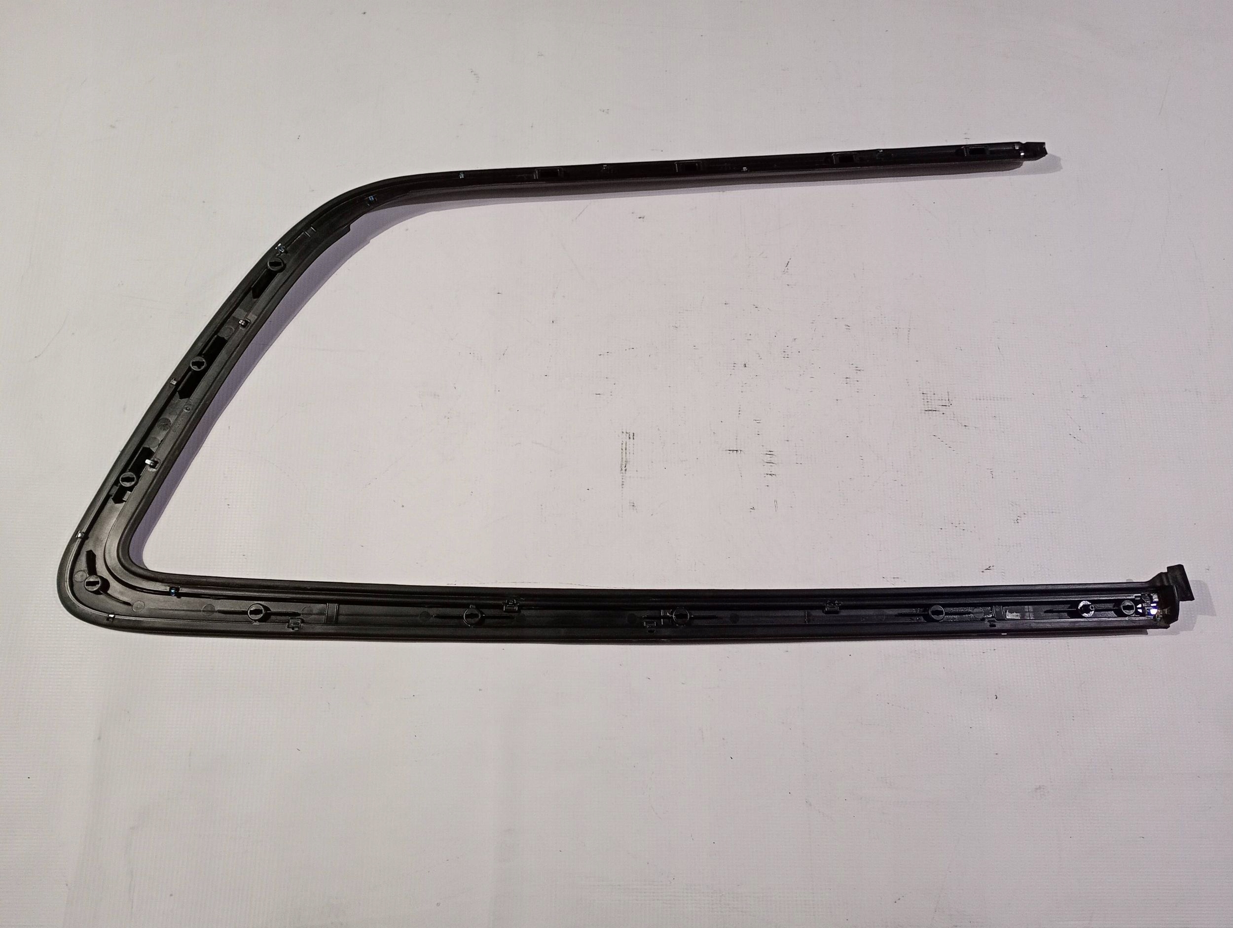 moulding frame Chrom windows right rear part Chrysler Pacifica 2017