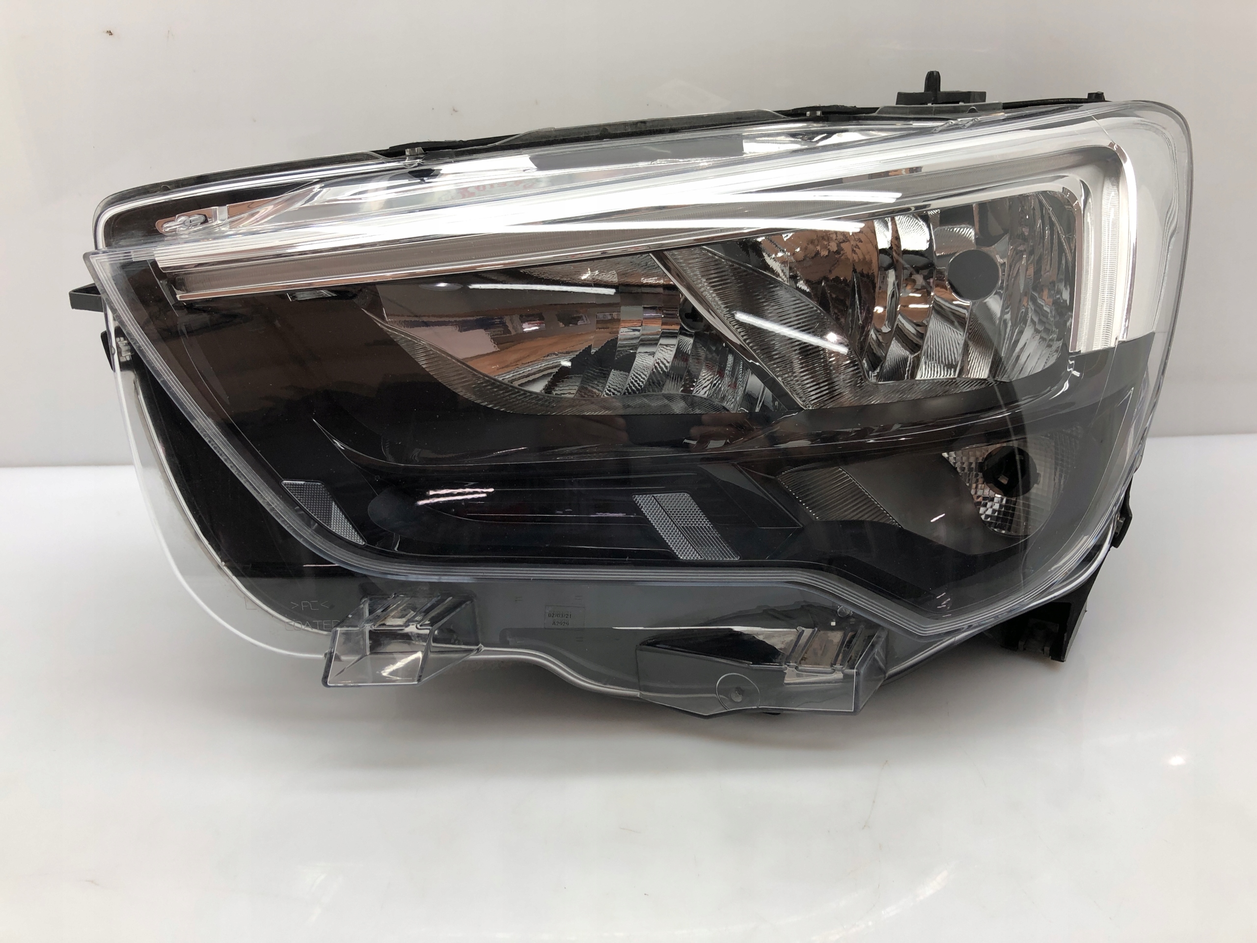 Reflektor Opel Combo E lewy