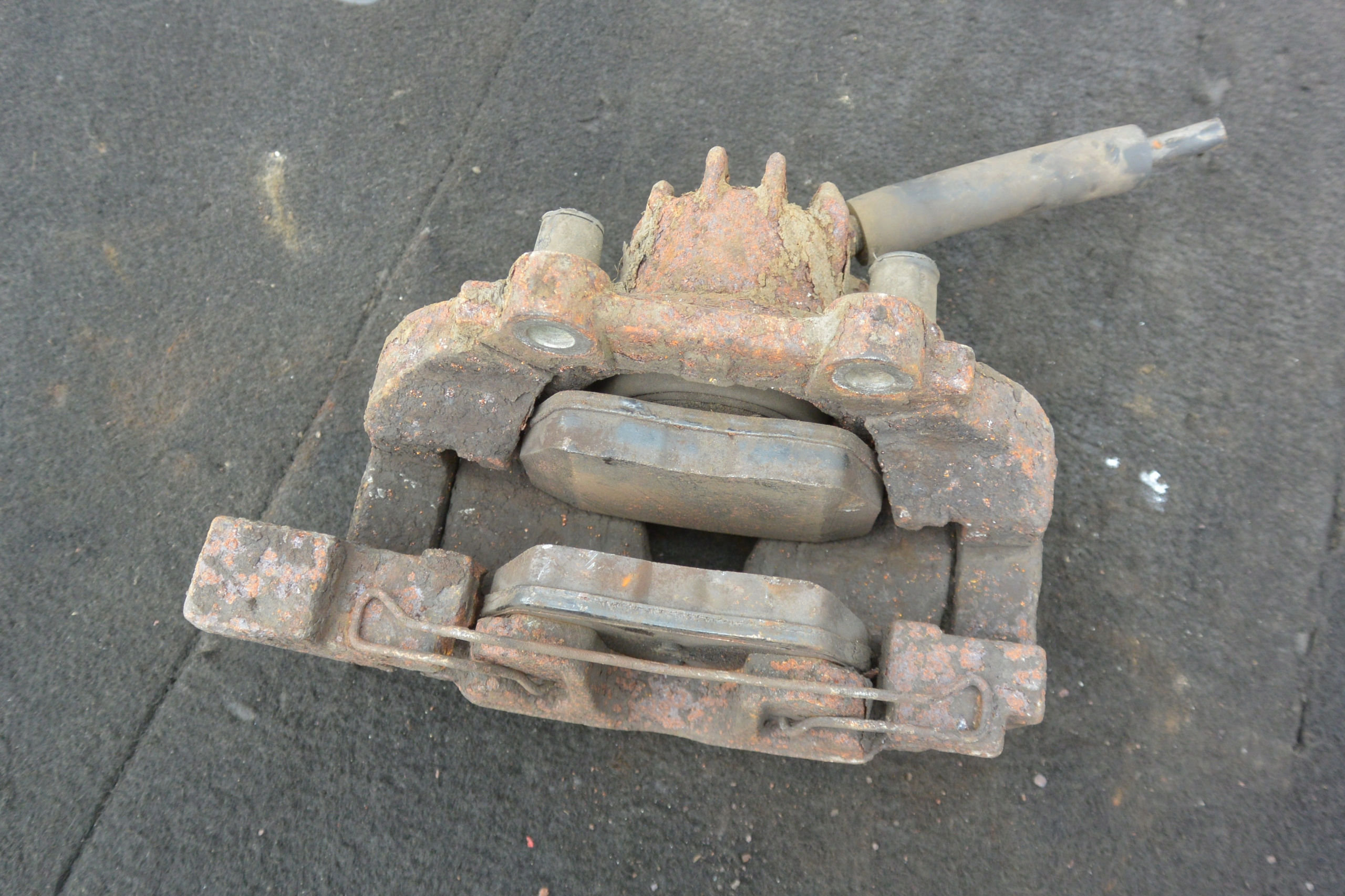 caliper brake right front 2.0 HDI PEUGEOT 307