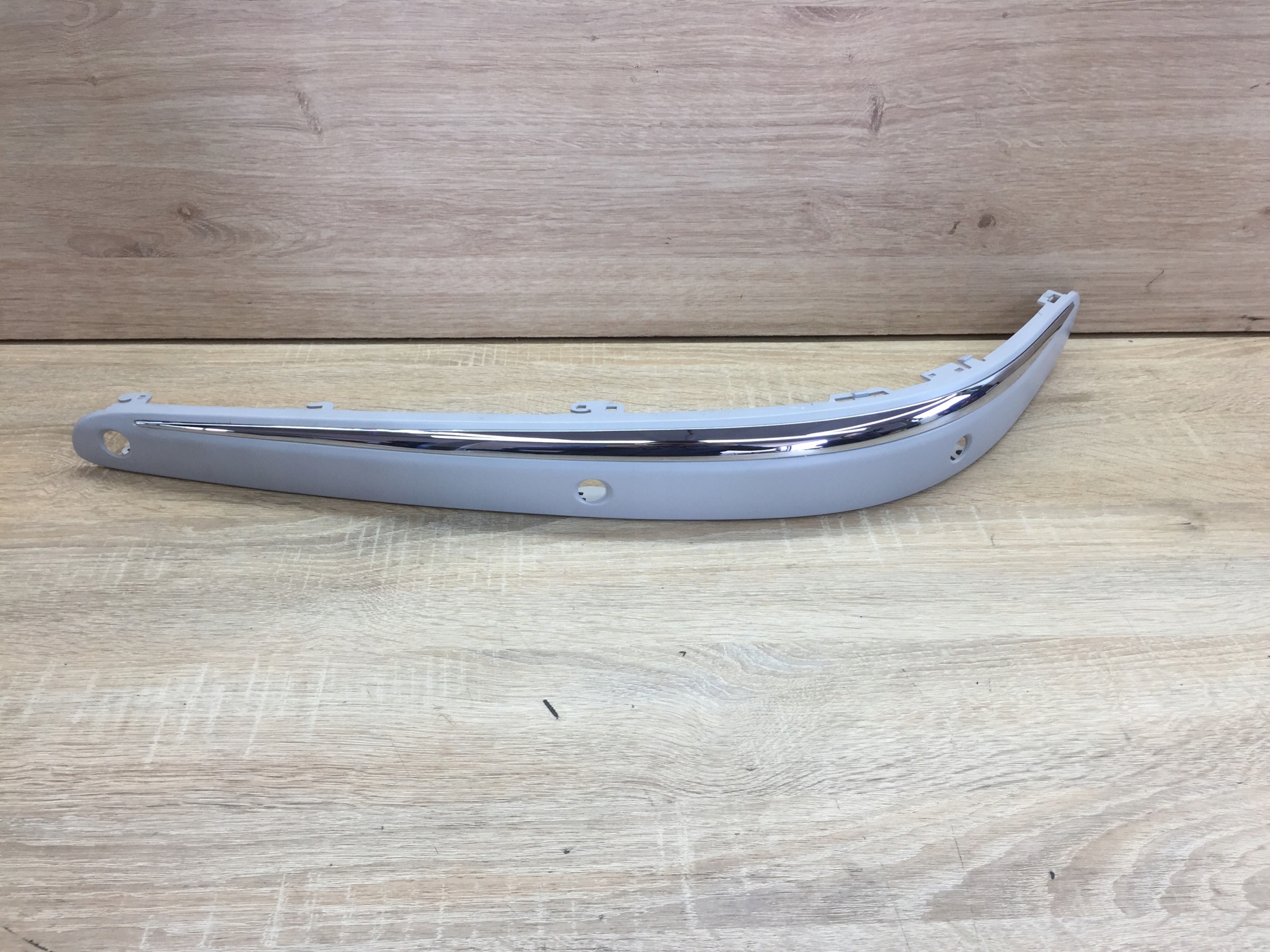 W211 LISTWA ZDERZAKA PRZOD LEWA CHROM AVANTGARDE Color needs painting