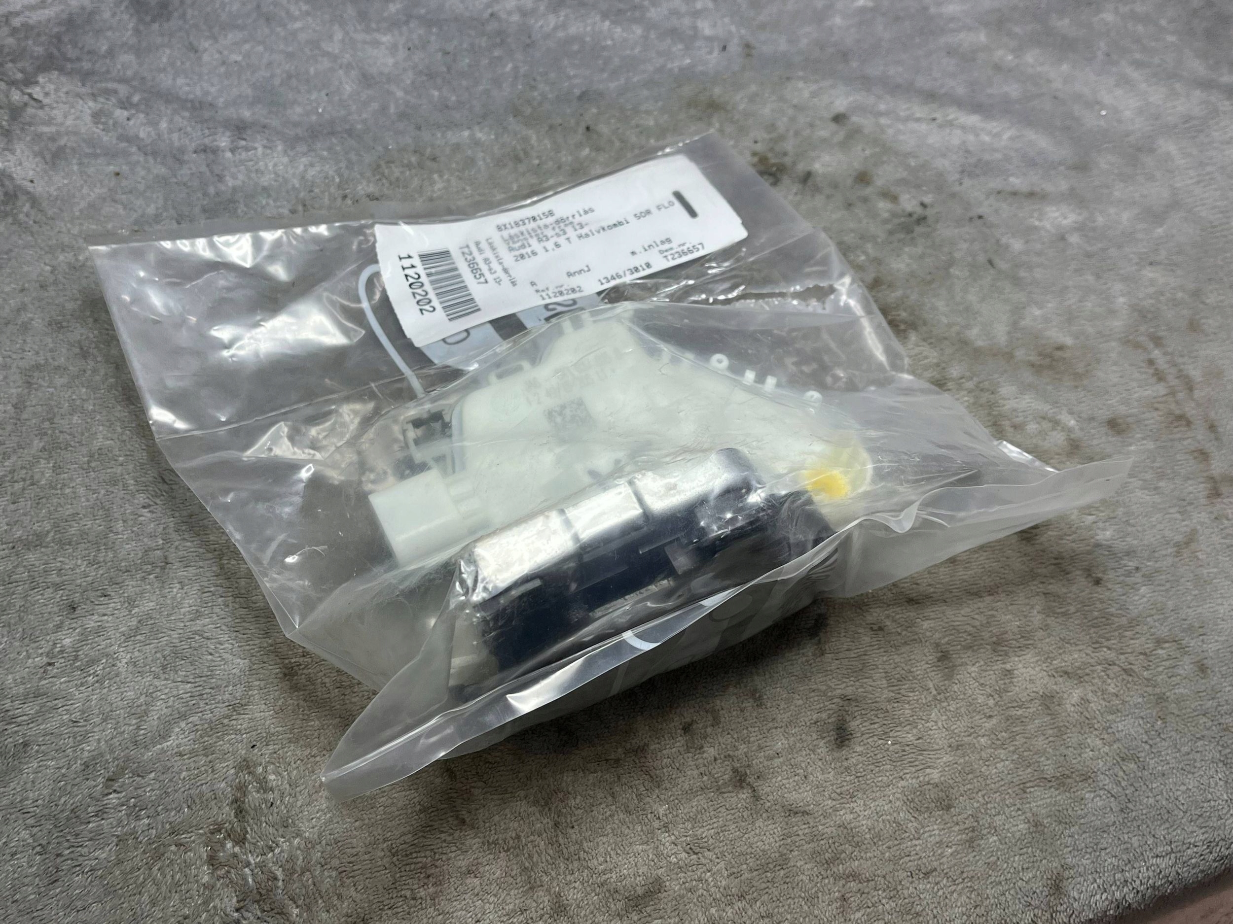 AUDI A5 LIFT 8W6 COUPE lock door left 8X1837015B !J