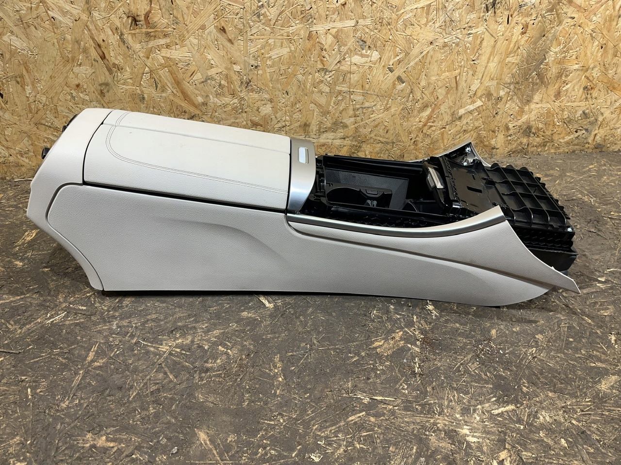TUNEL central armrest MERCEDES W206 1