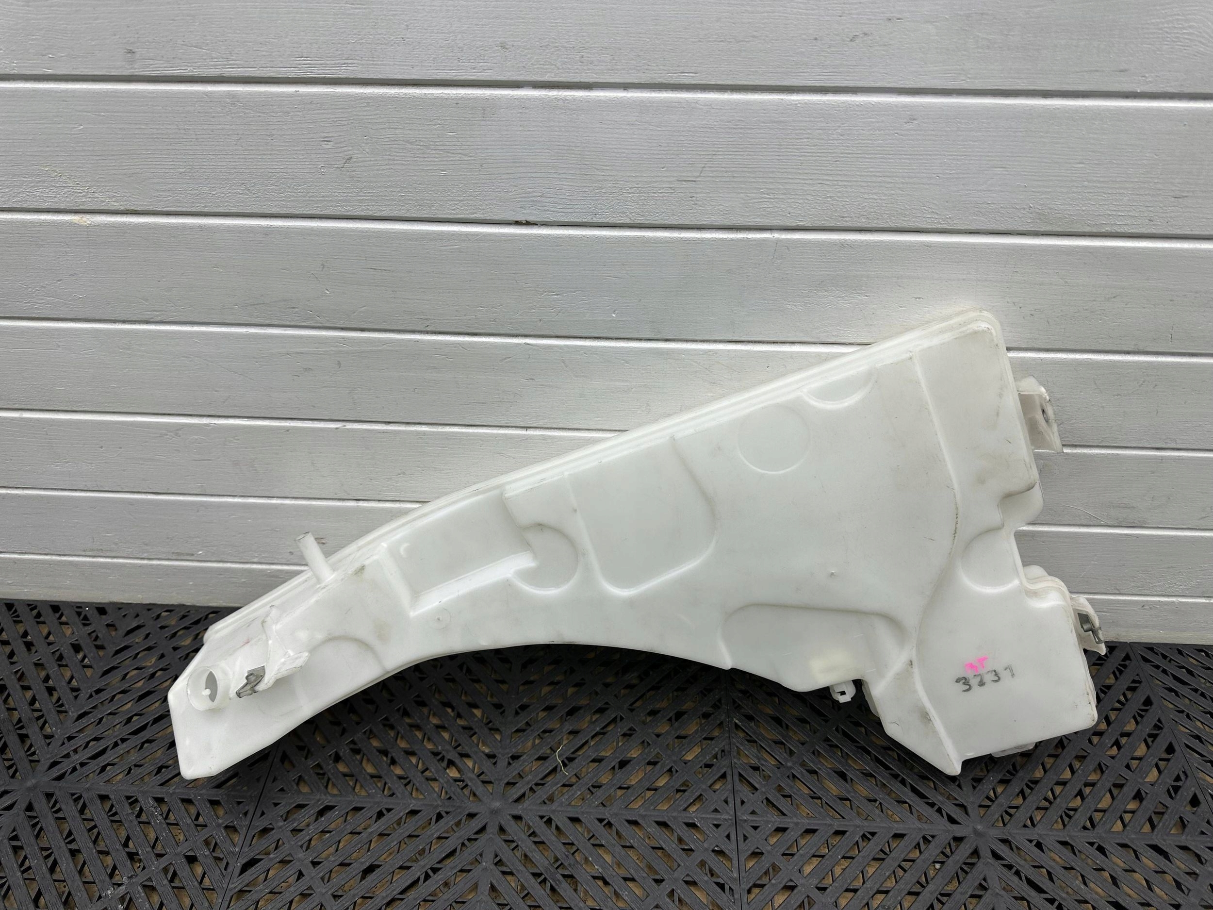 washer fluid tank BMW X5 E70 7161476
