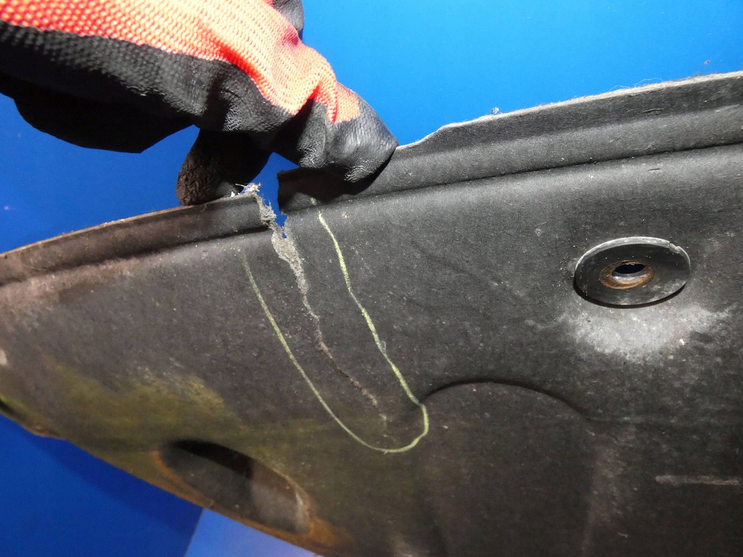 HYUNDAI TUCSON III cover below engine floor of the engine front lower