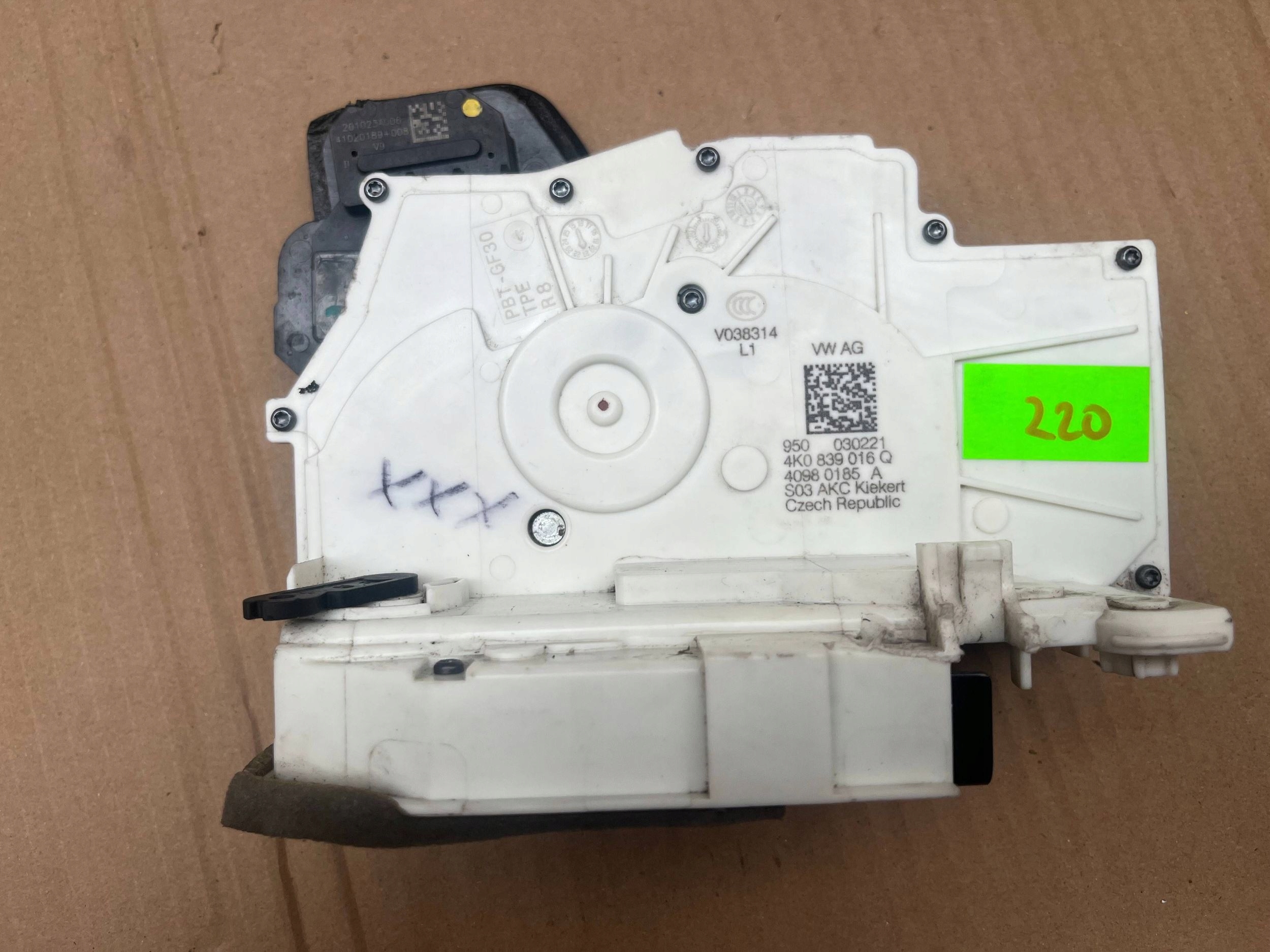 4K0839016Q AUDI Q8 A6 C8 A7 ETRON lock right rear part original !